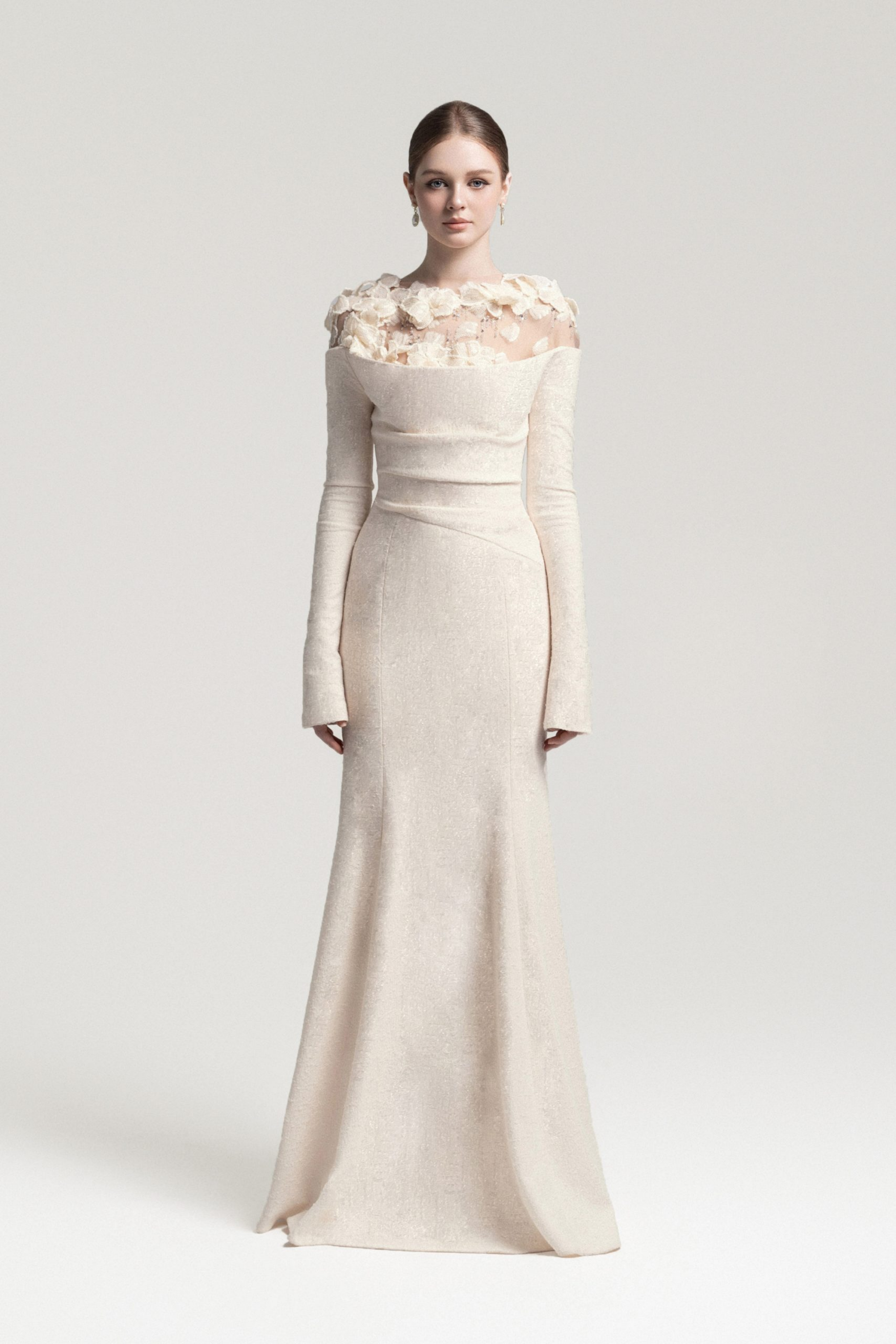 فستان سيلفيا الأبيض المزين بالزهور بدون أكتاف