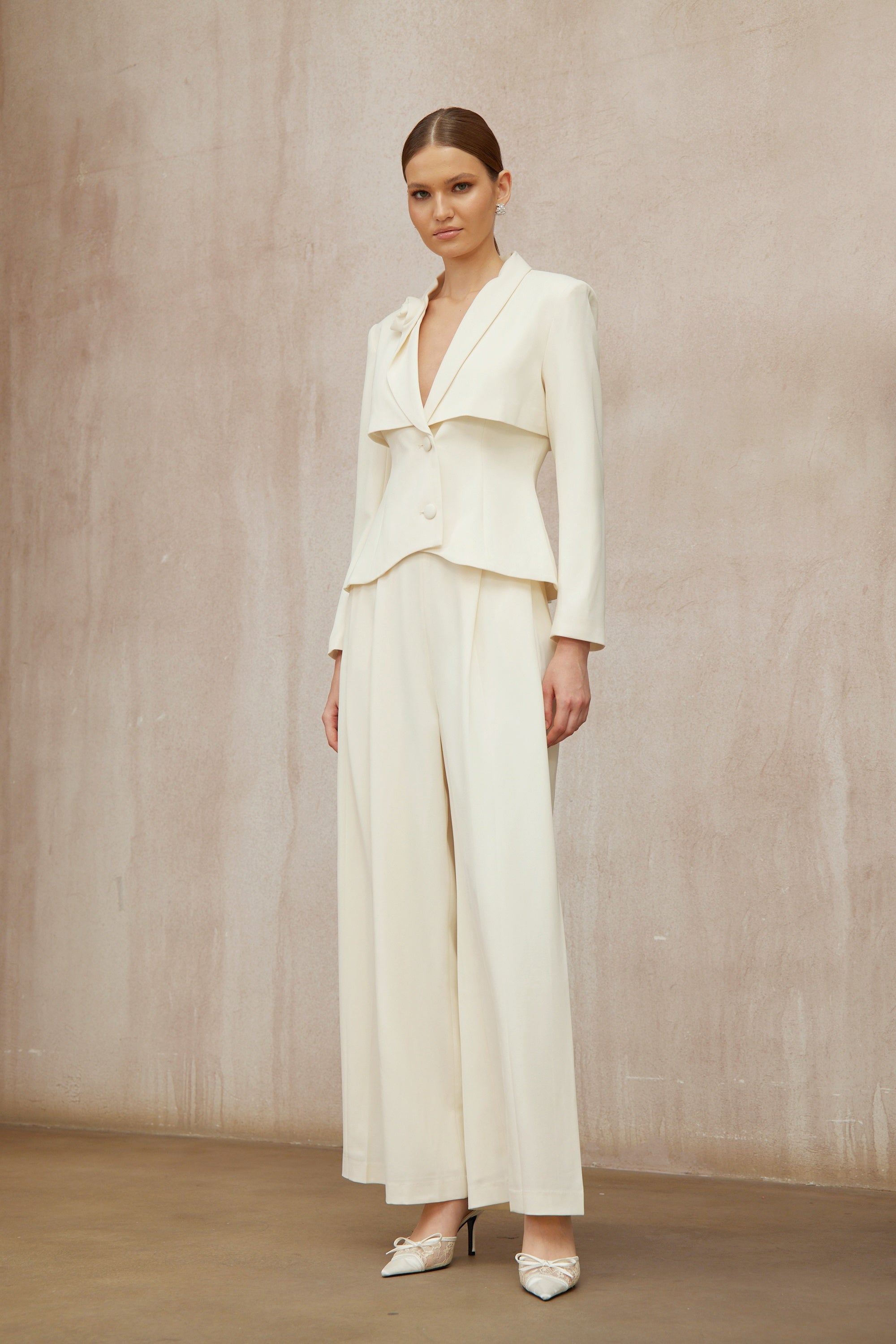 Teresa Neutral 3D Blütenblatt-Blazer & Hosen Set