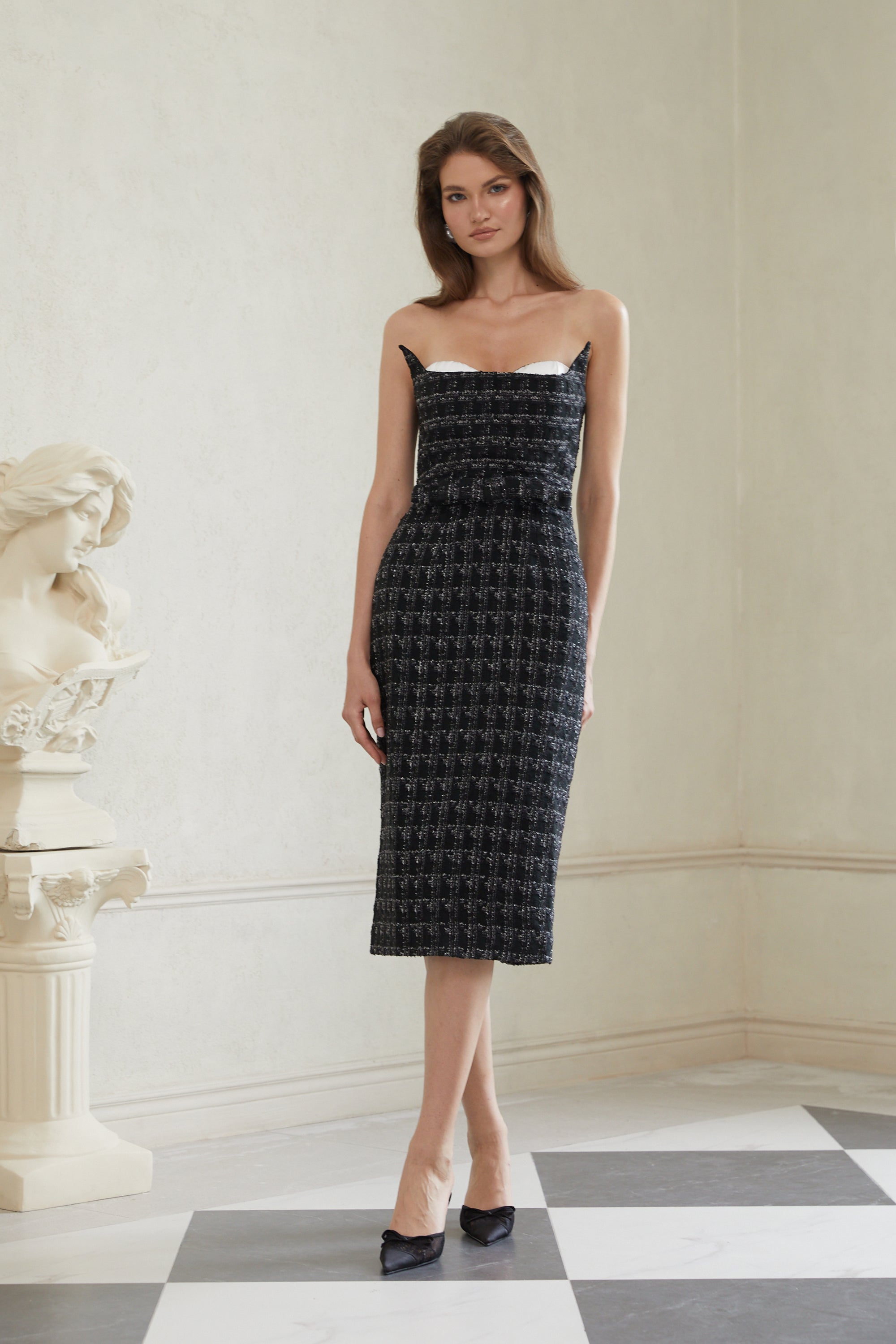 فستان راوها متوسط الطول من قماش التويد المنقوش باللون الأسود