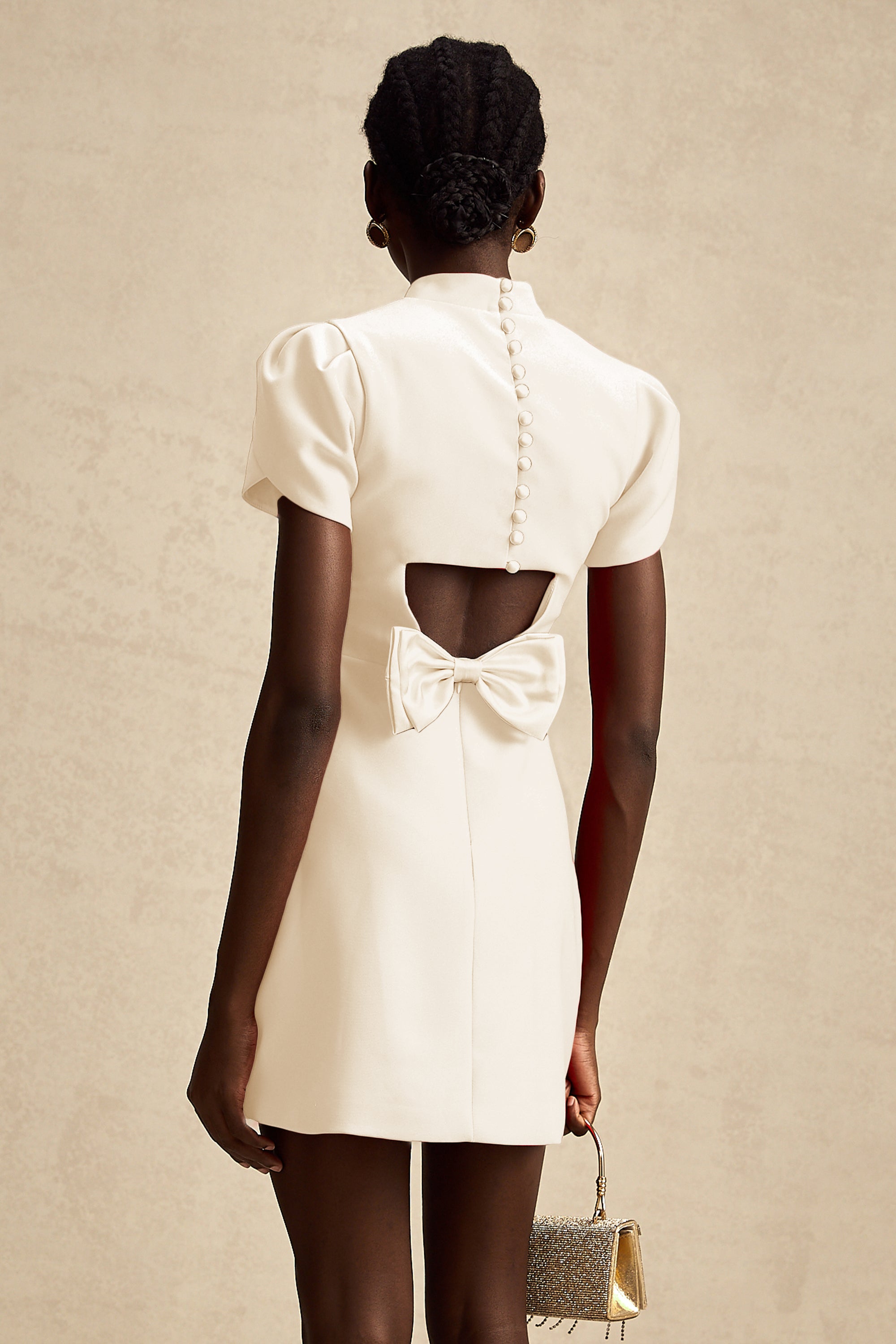 Anna rotes Minikleid mit Cut-Out-Schleife und Blütenärmeln