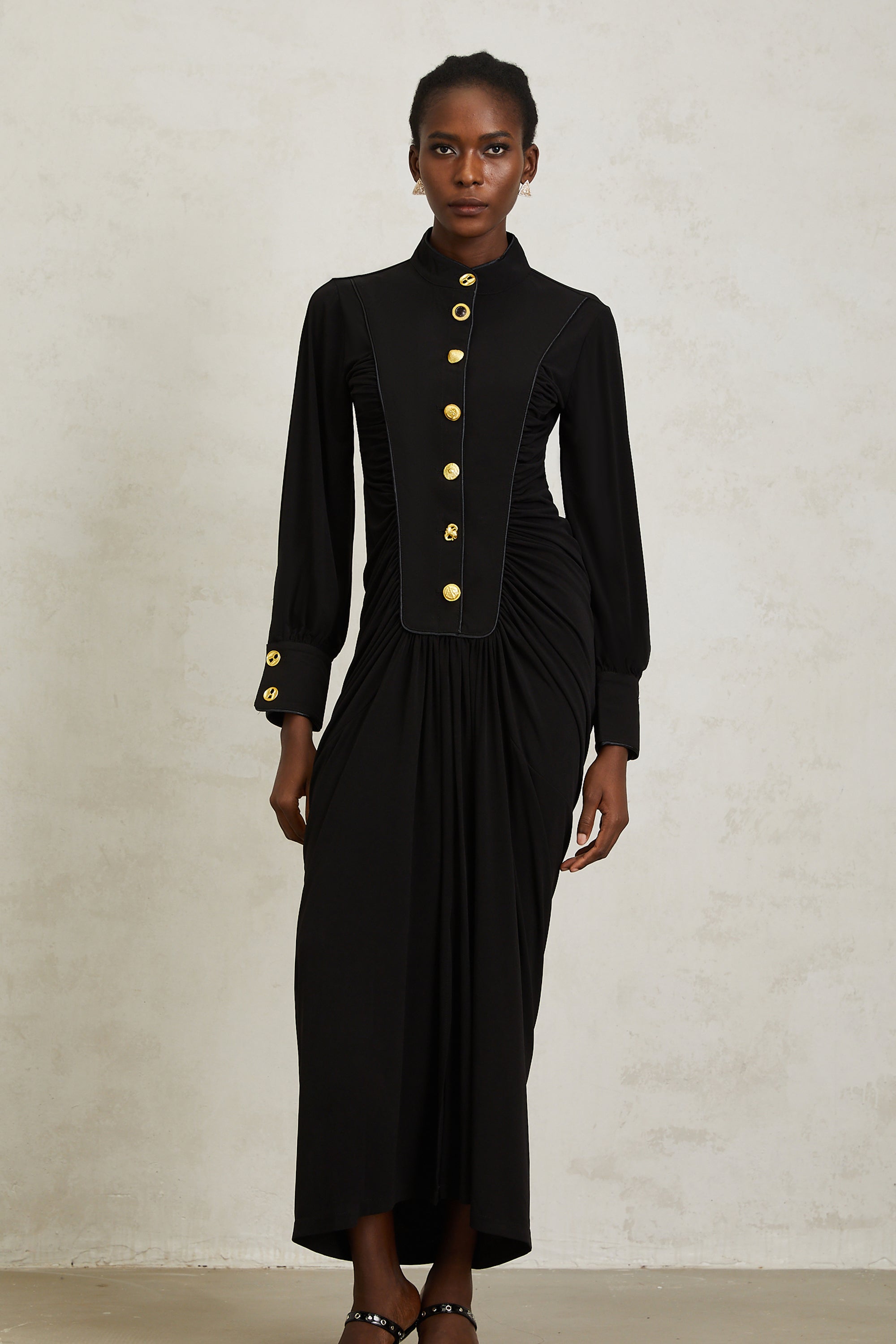 فستان بروكلين ماكسي أسود بتصميم مجمع