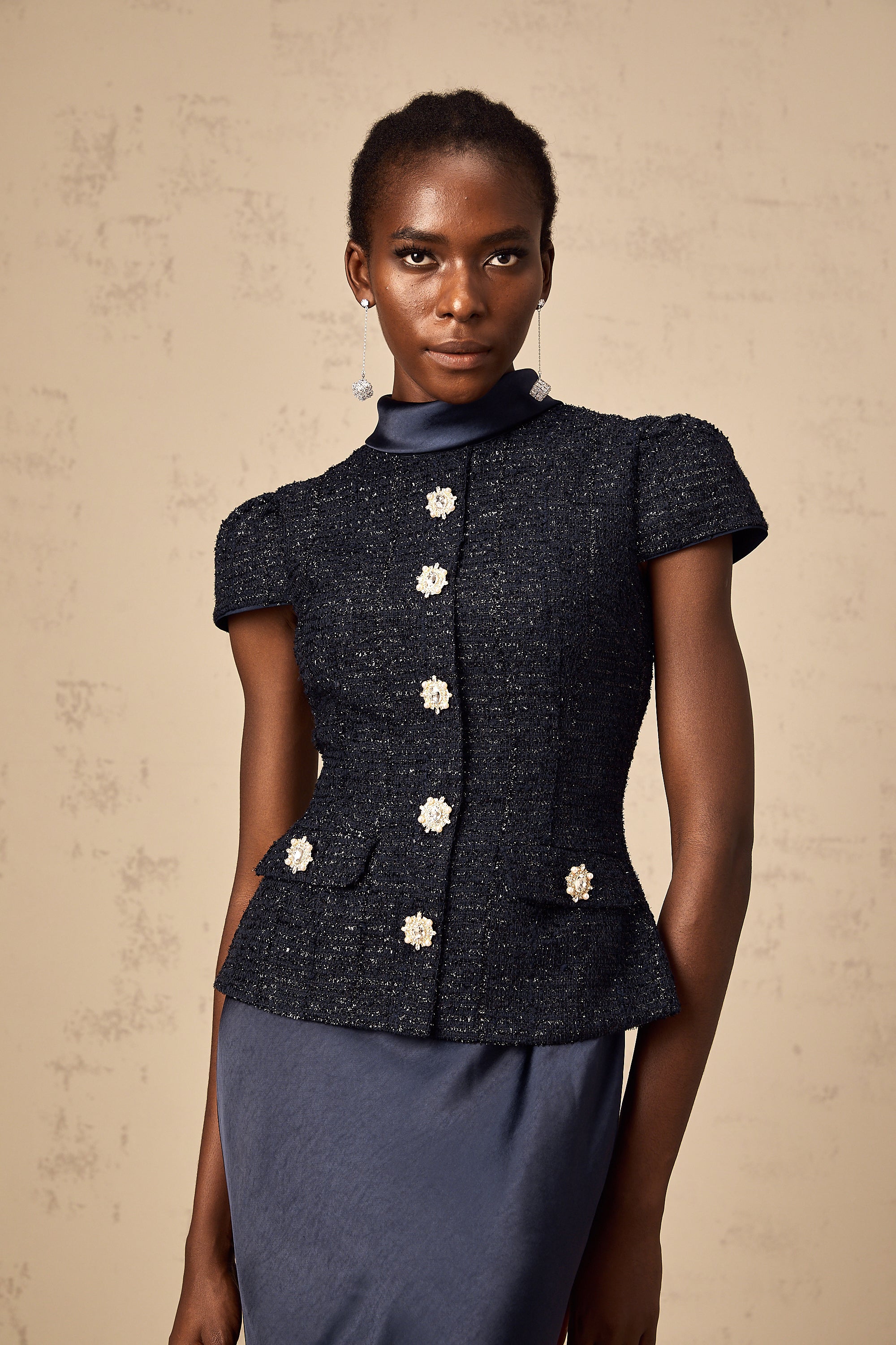 فستان ماكسي أزرق من جوزيت بخصر ببلوم