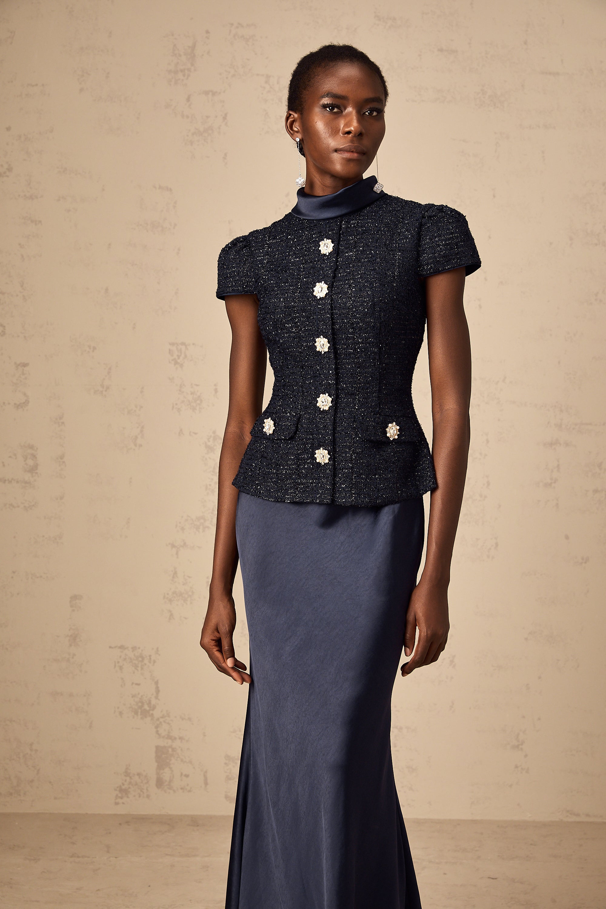 فستان ماكسي أزرق من جوزيت بخصر ببلوم