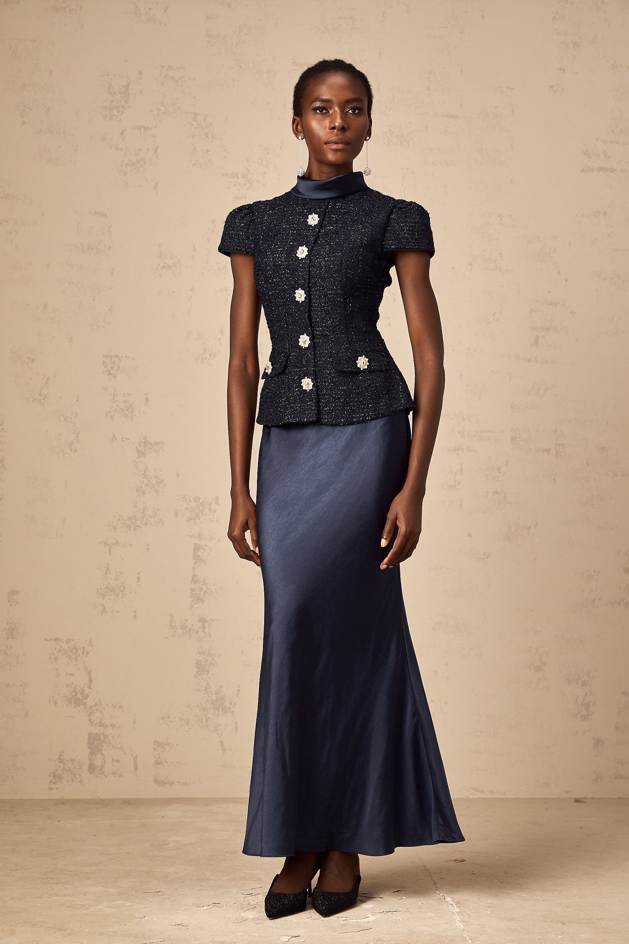 فستان ماكسي أزرق من جوزيت بخصر ببلوم