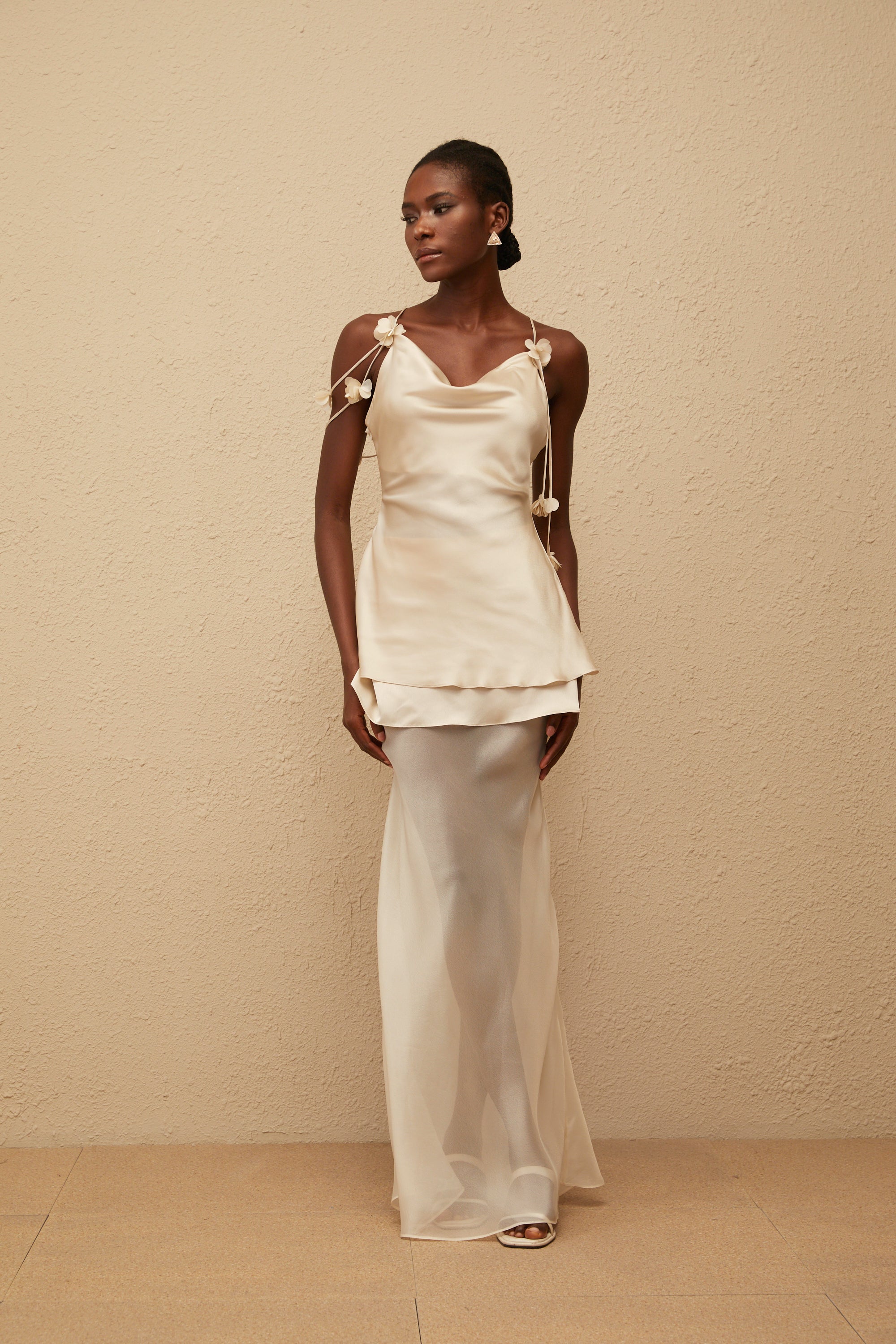 Aikaterini Neutrales 3D-Blütenblatt-Satin-Set