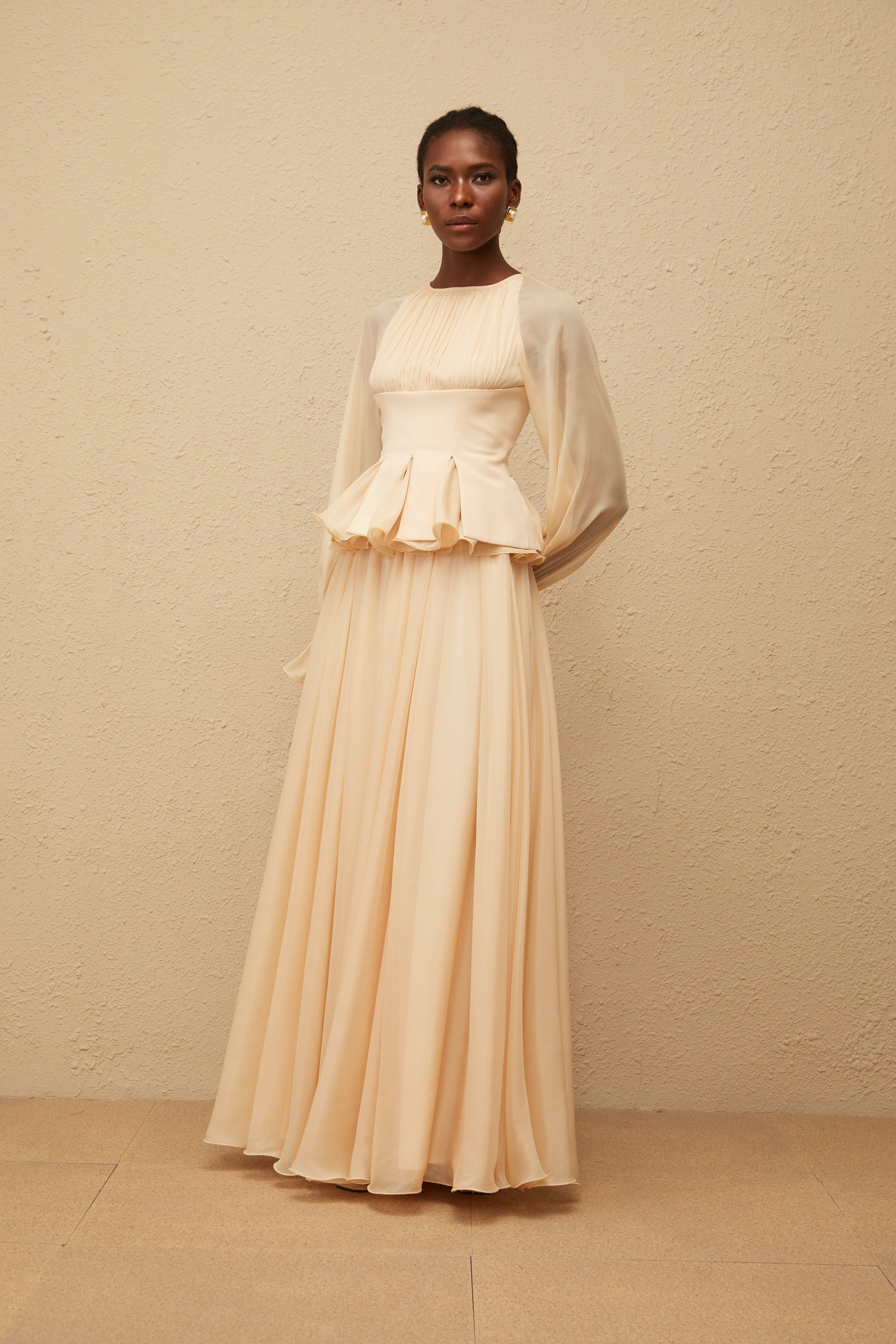 طقم بلوزة وتنورة شيفون محايدة مكشكشة من زيفيرين