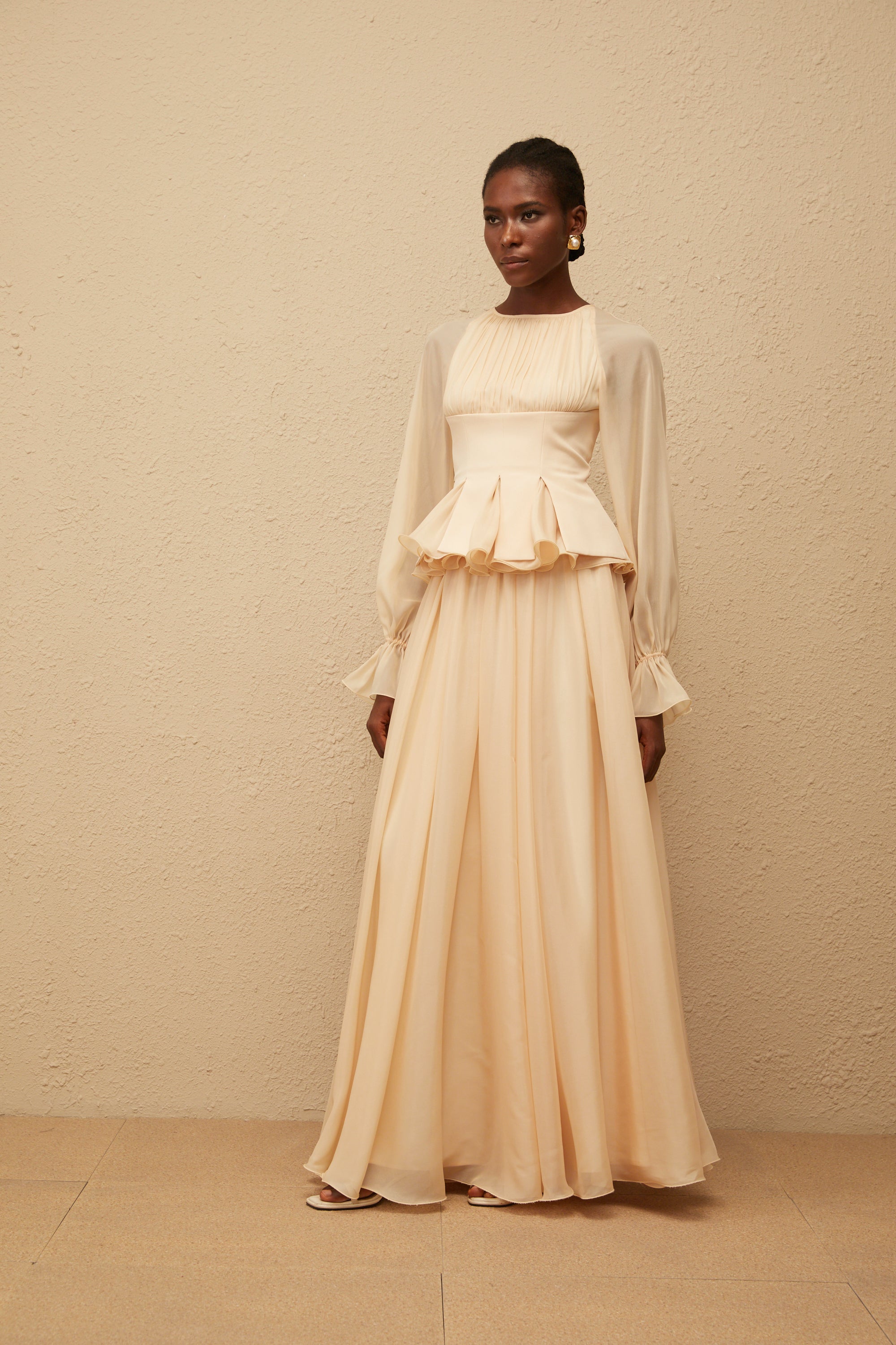 طقم بلوزة وتنورة شيفون محايدة مكشكشة من زيفيرين