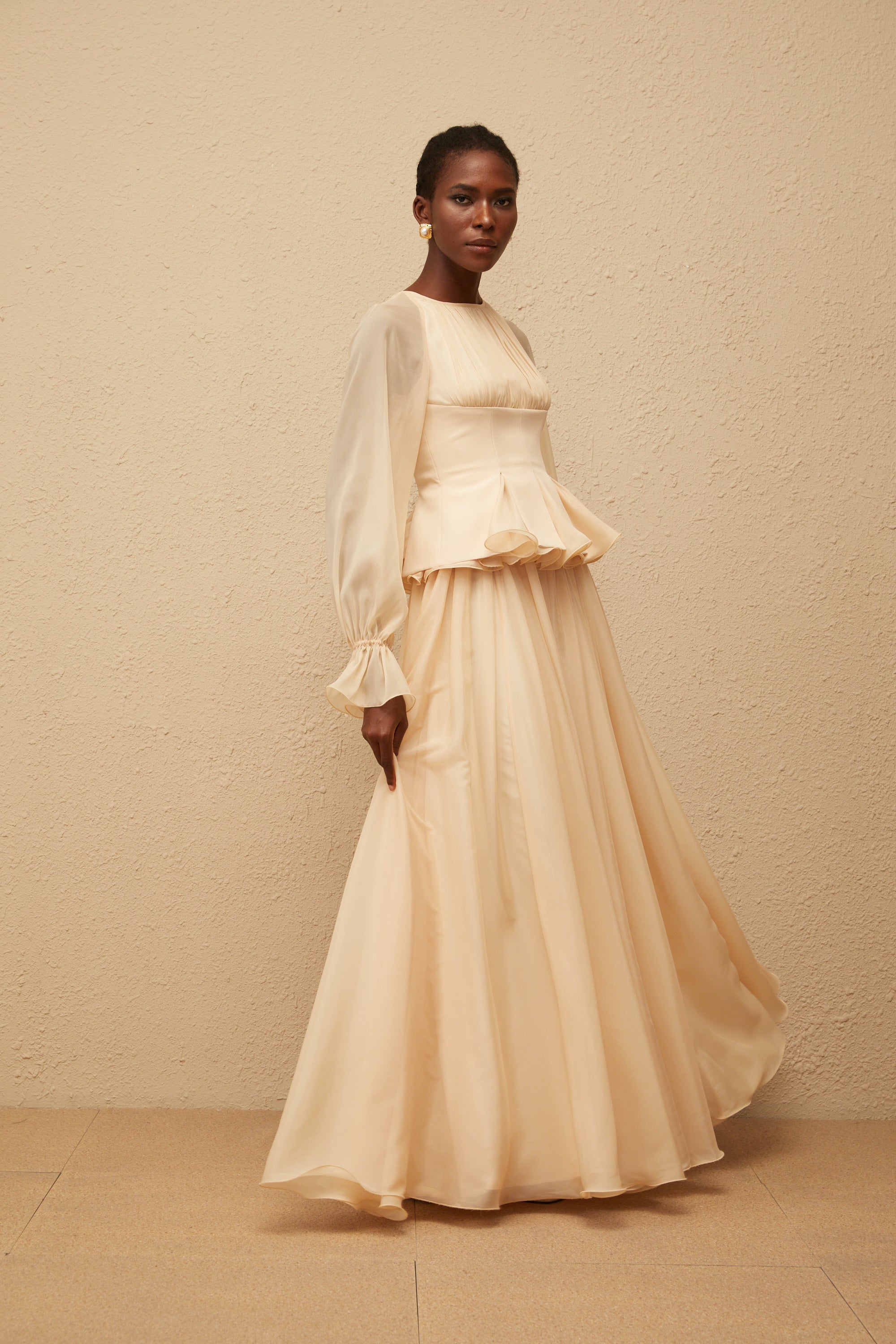 طقم بلوزة وتنورة شيفون محايدة مكشكشة من زيفيرين