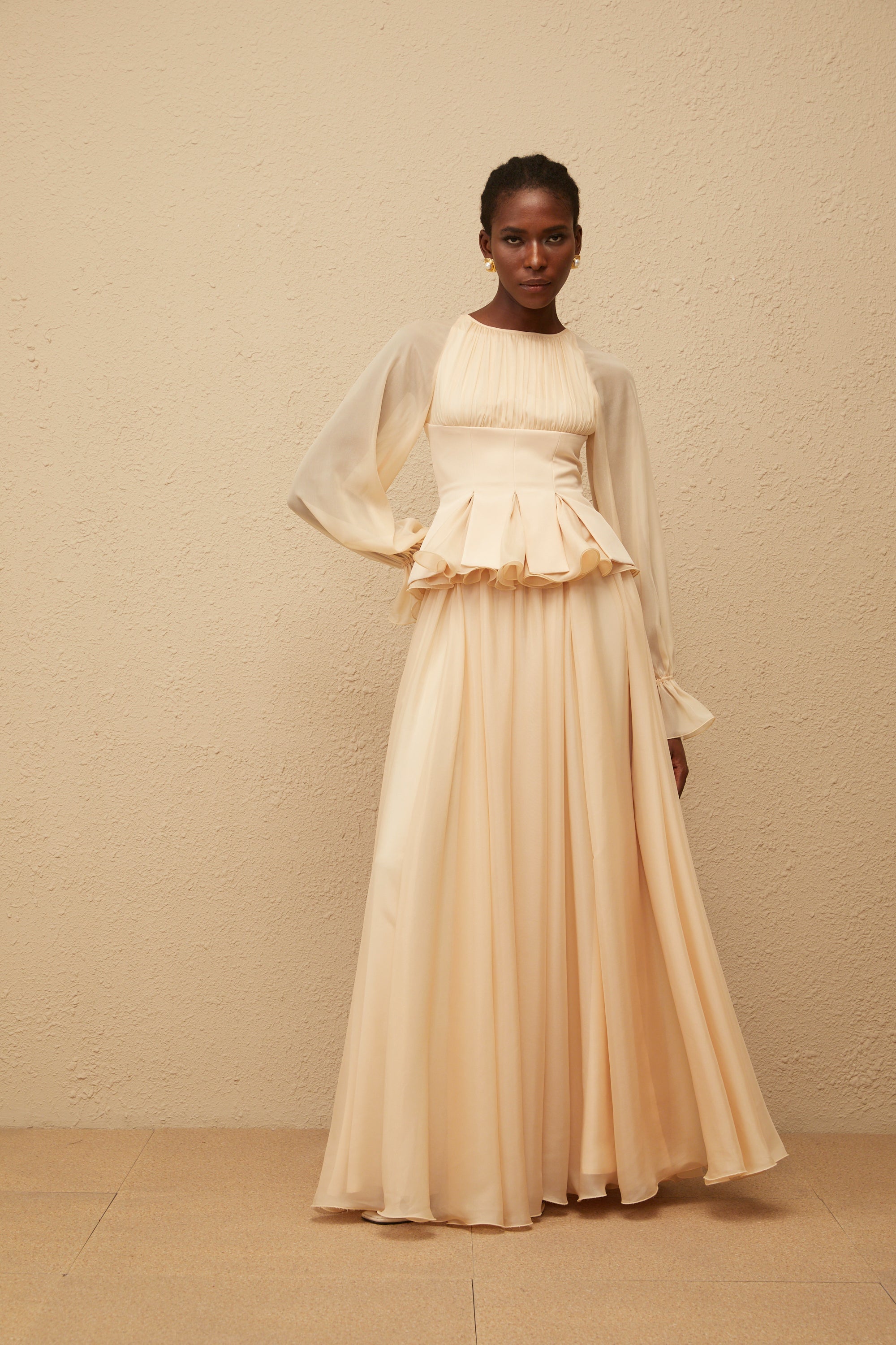 طقم بلوزة وتنورة شيفون محايدة مكشكشة من زيفيرين