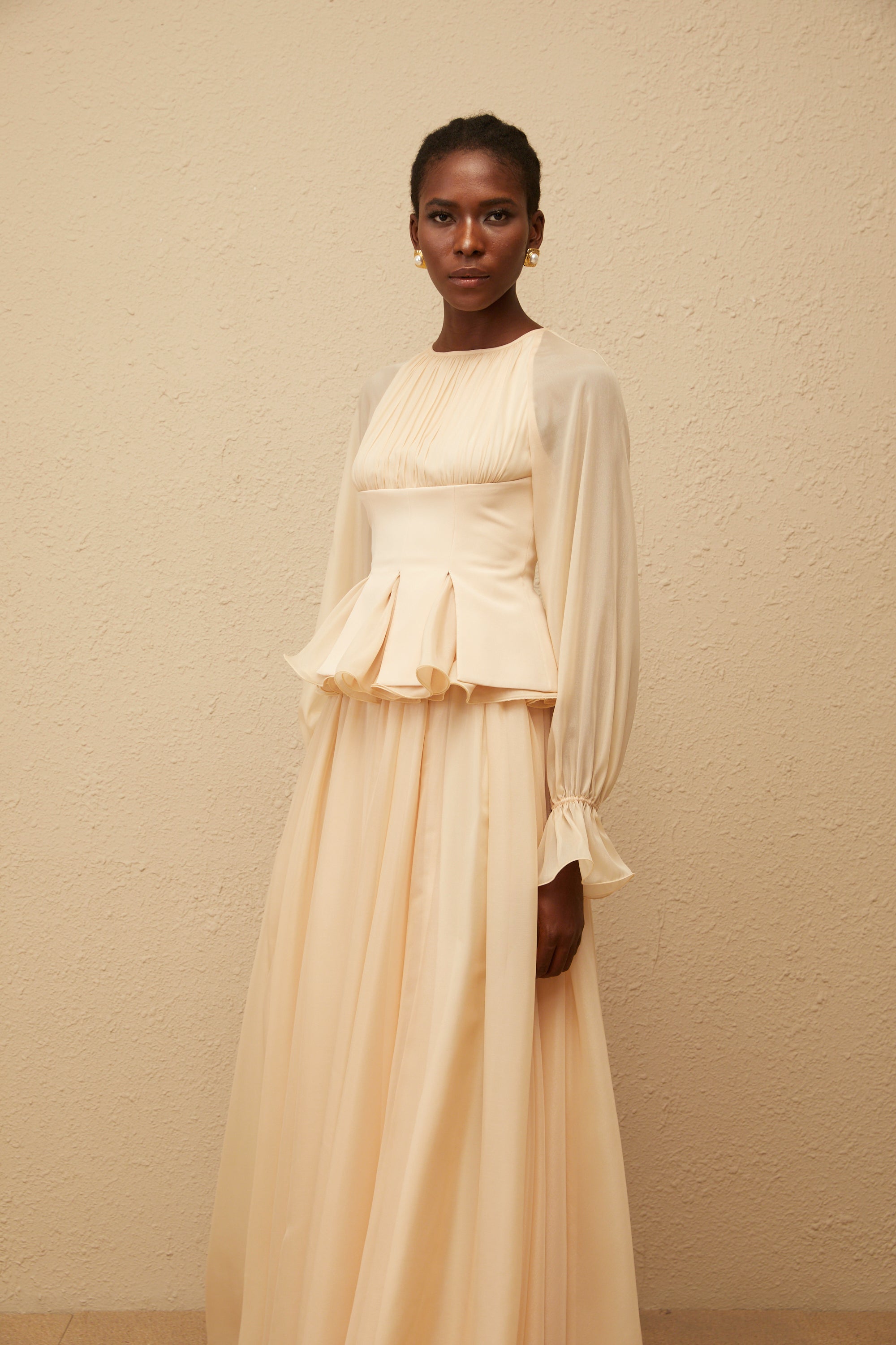 طقم بلوزة وتنورة شيفون محايدة مكشكشة من زيفيرين