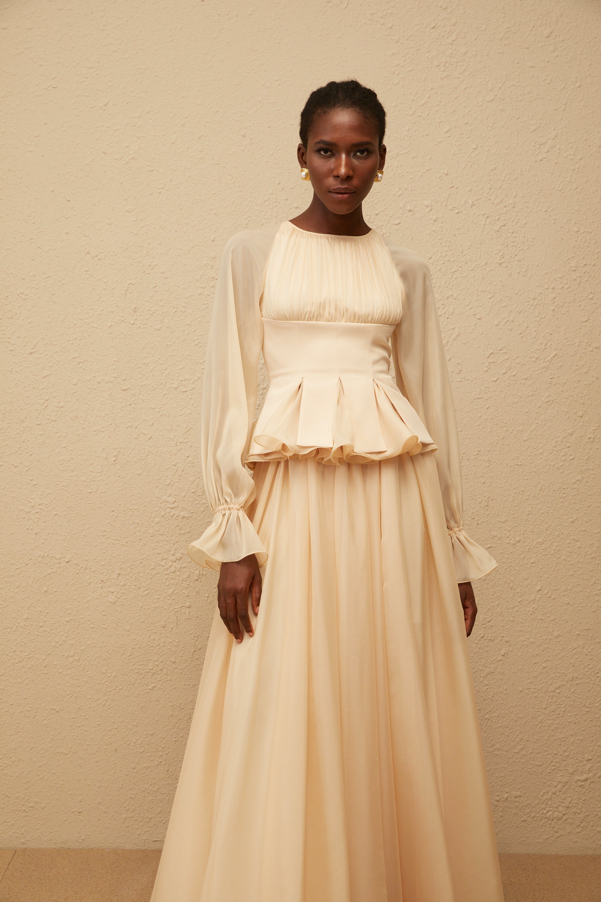 طقم بلوزة وتنورة شيفون محايدة مكشكشة من زيفيرين