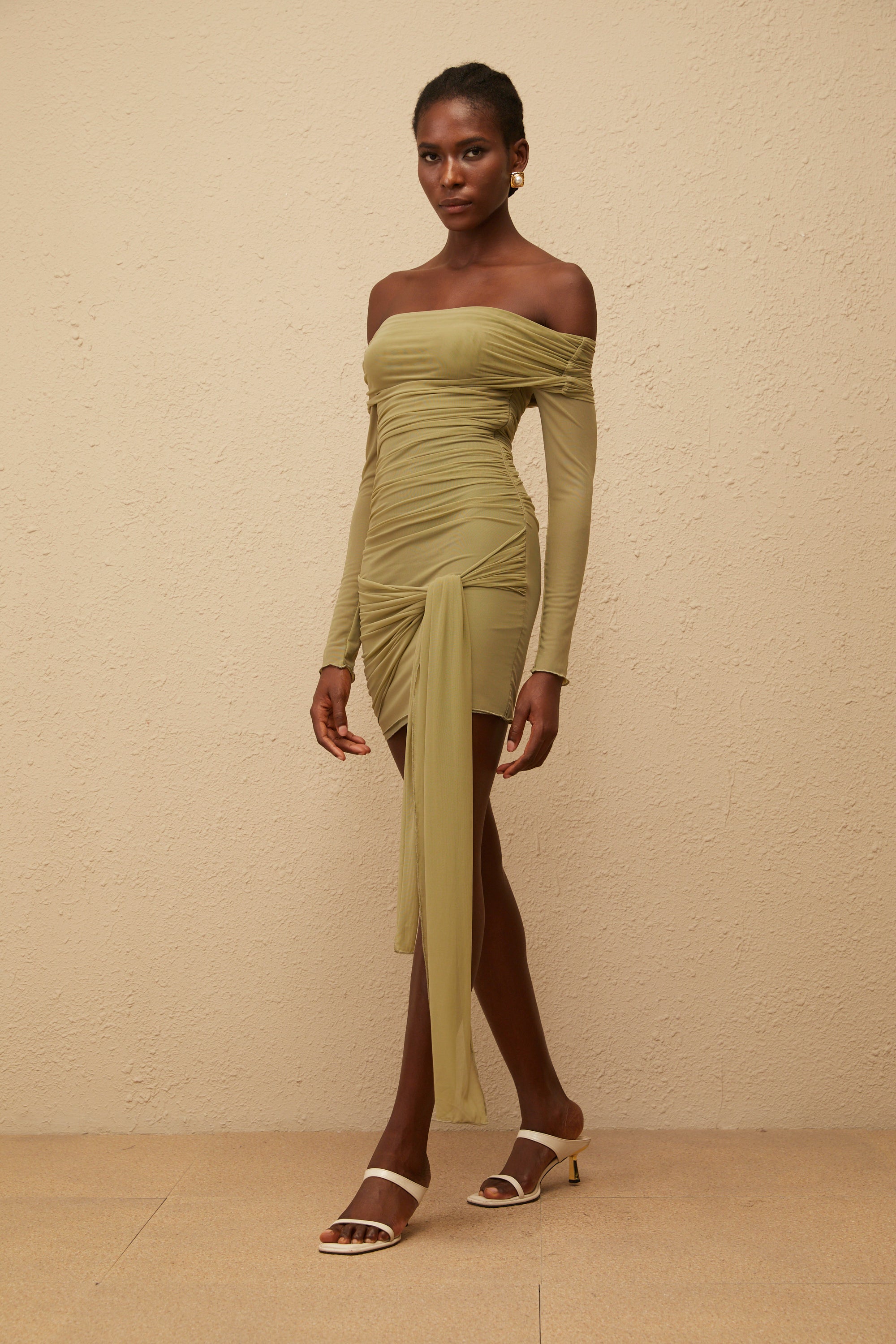 Sylphe – Grünes, gerüschtes Minikleid aus Netzstoff