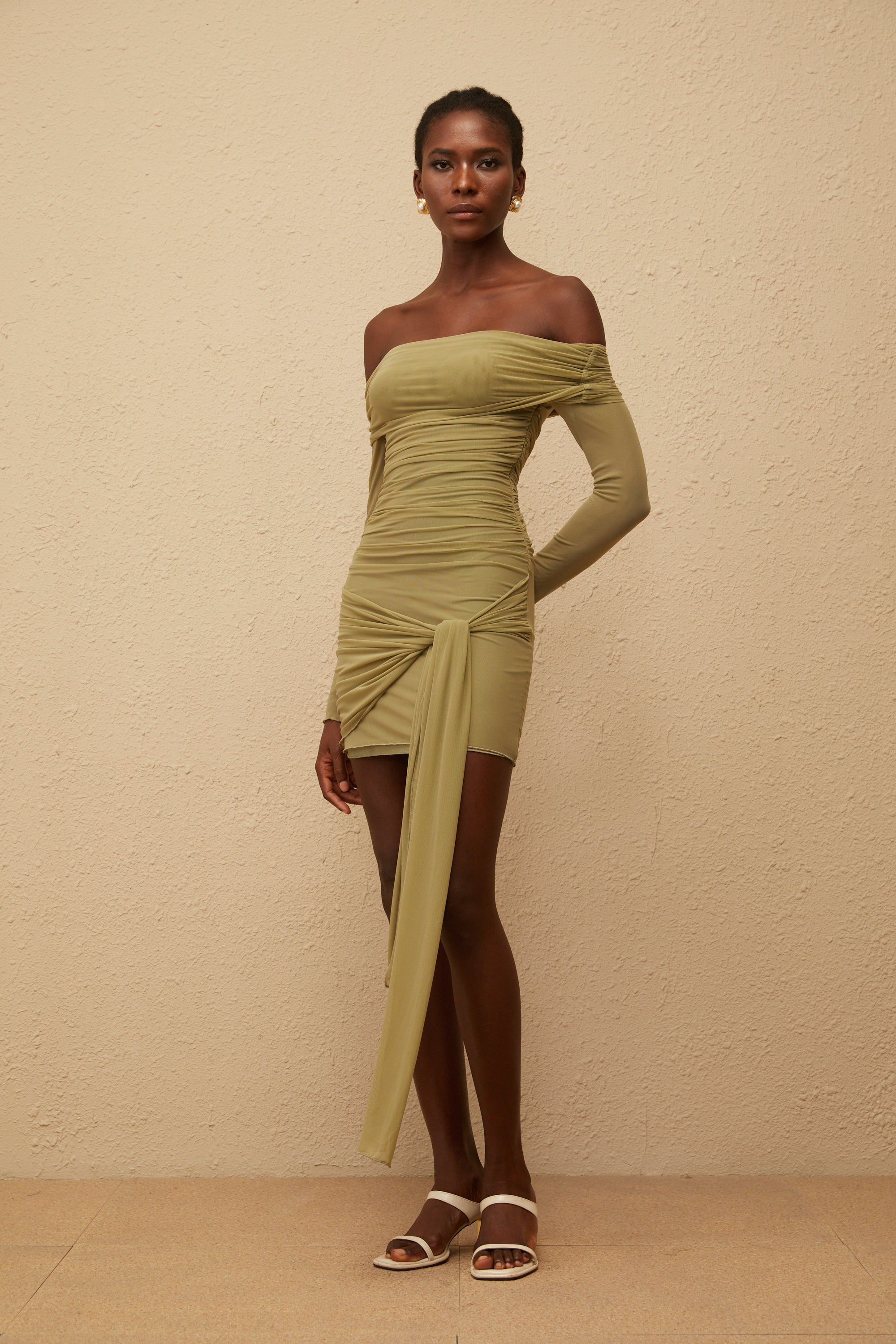 Sylphe – Grünes, gerüschtes Minikleid aus Netzstoff