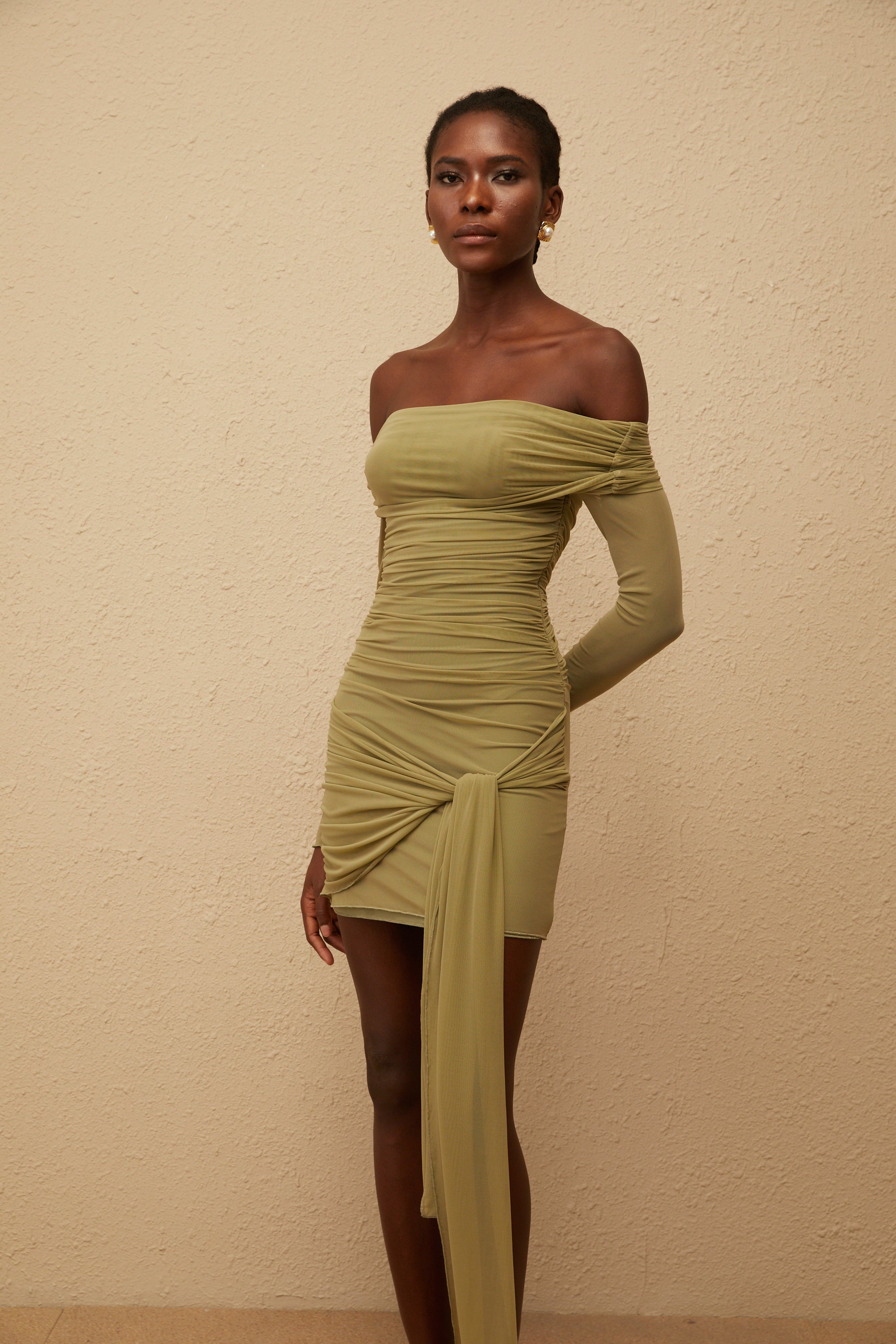 Sylphe – Grünes, gerüschtes Minikleid aus Netzstoff