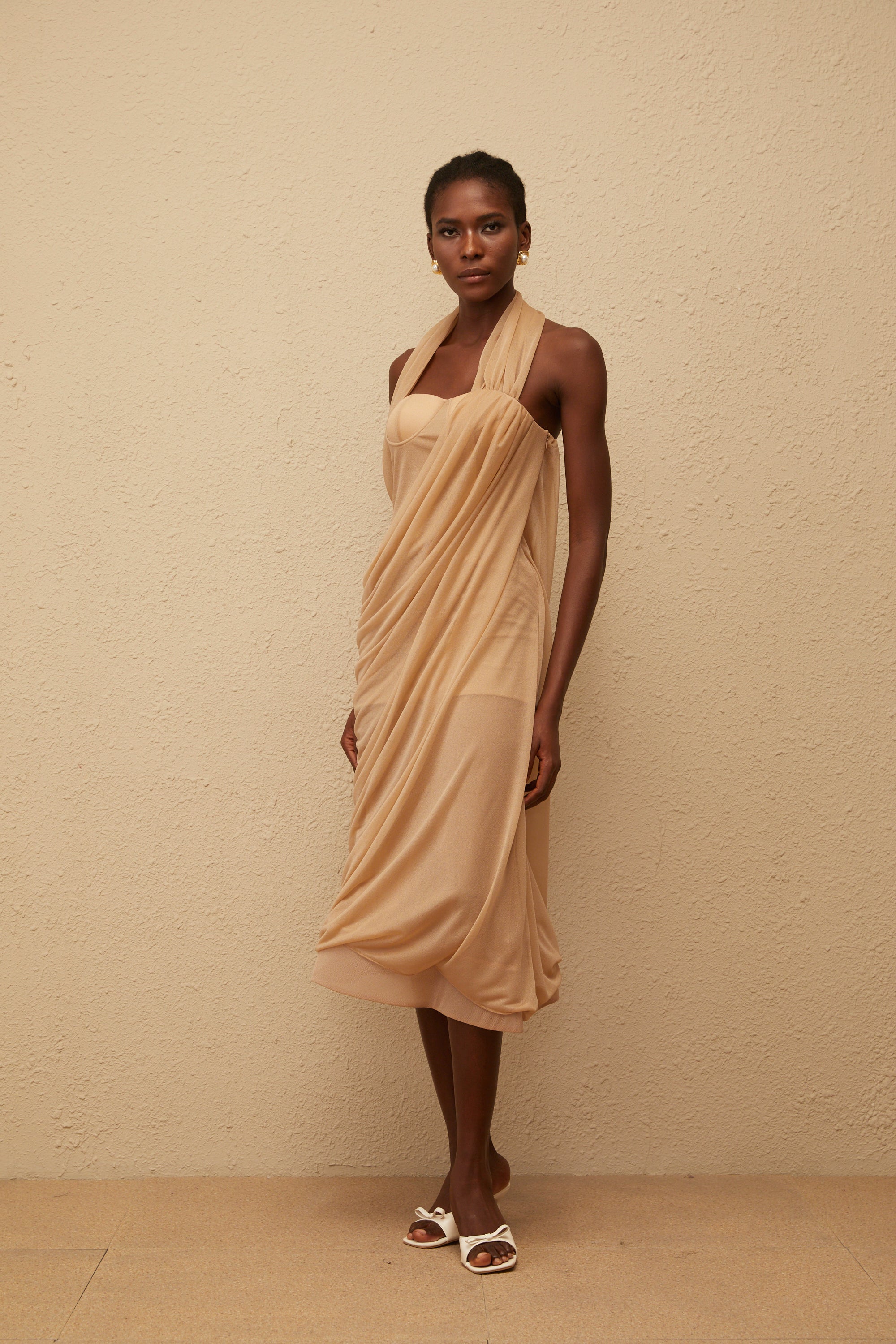 Mielikki Khakifarbenes, asymmetrisches Midikleid mit Tülleinsatz