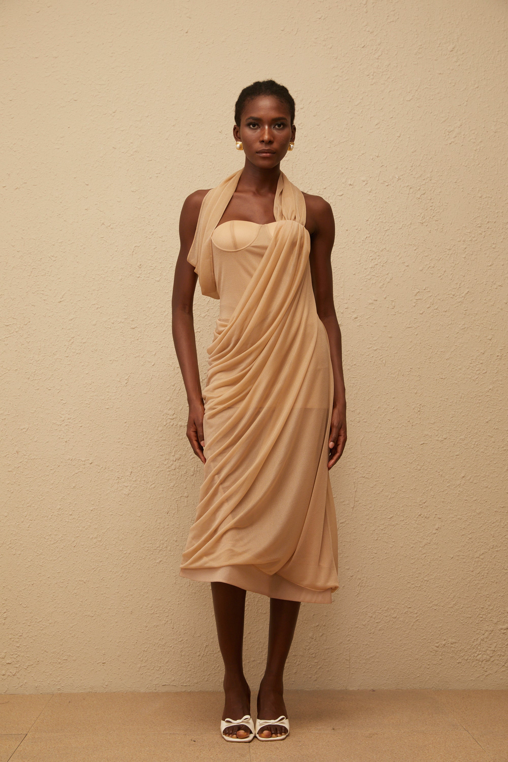 Mielikki Khakifarbenes, asymmetrisches Midikleid mit Tülleinsatz