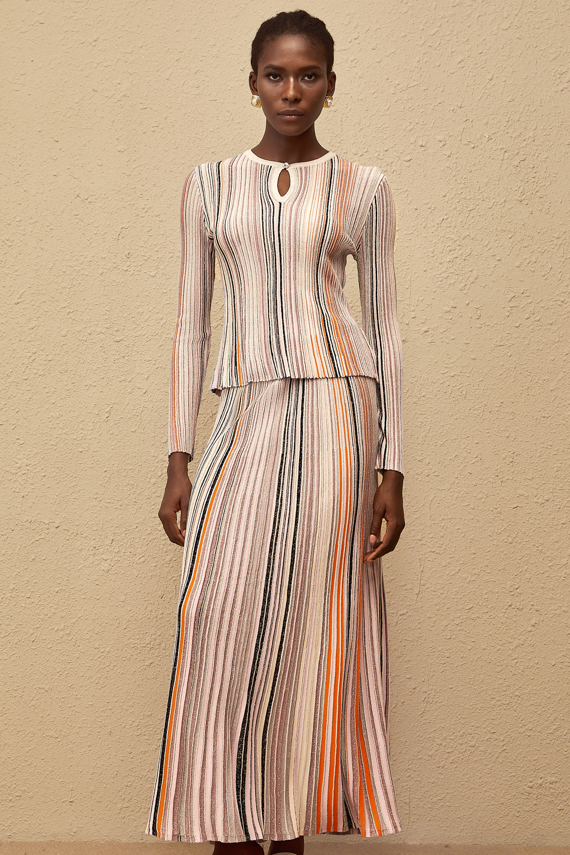 طقم أفروديت المحايد اللامع المطوي المحبوك المطابق