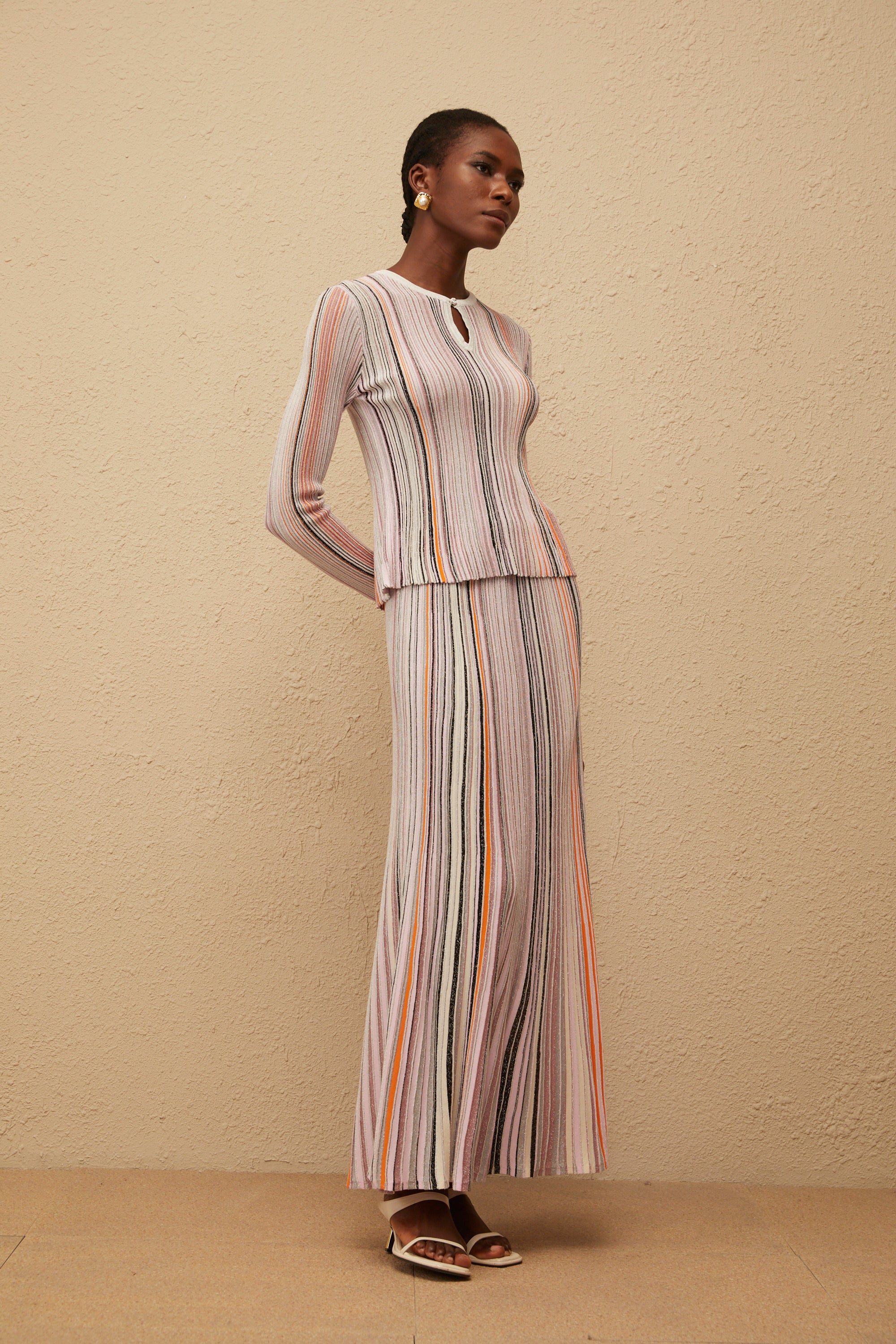 طقم أفروديت المحايد اللامع المطوي المحبوك المطابق