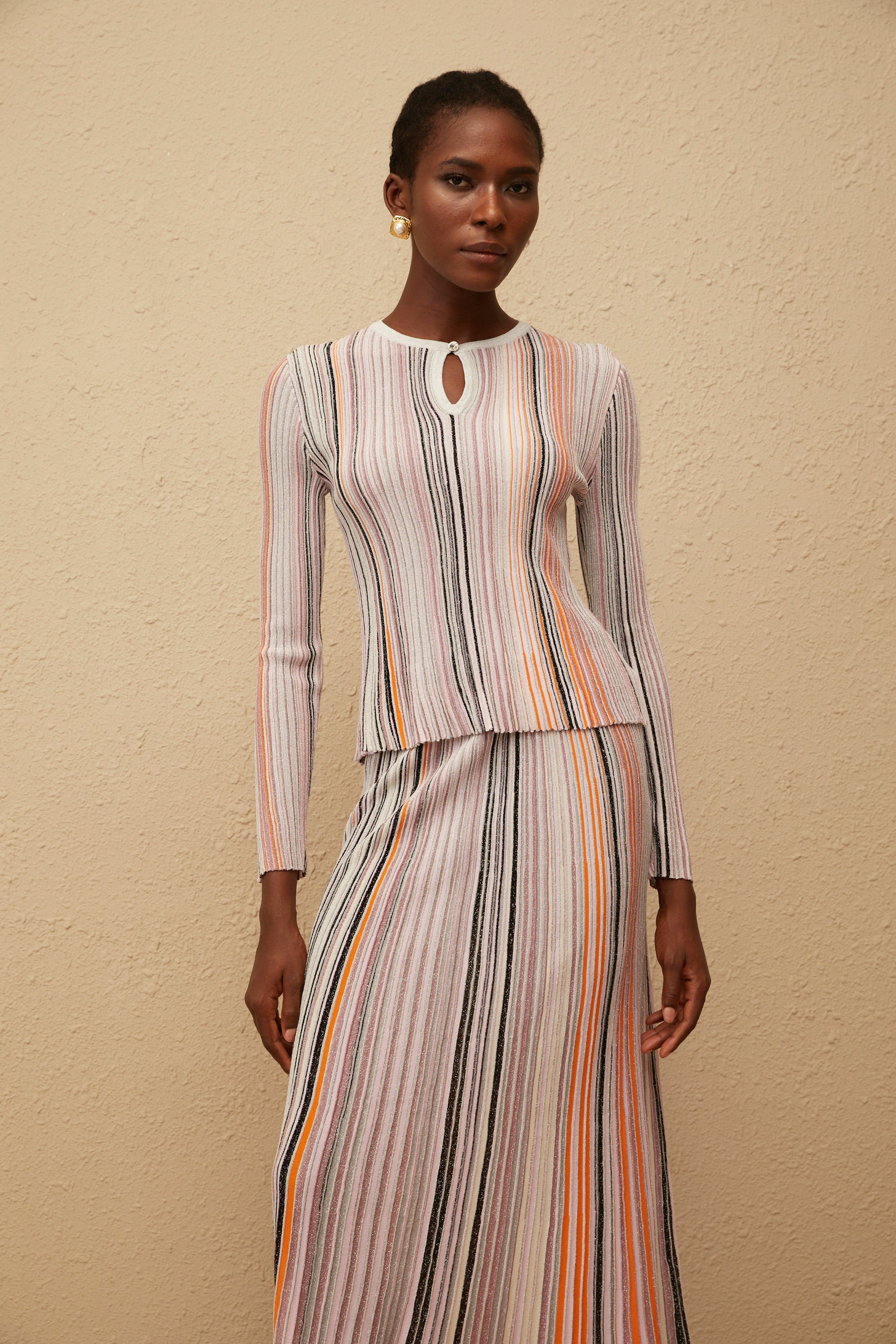 طقم أفروديت المحايد اللامع المطوي المحبوك المطابق