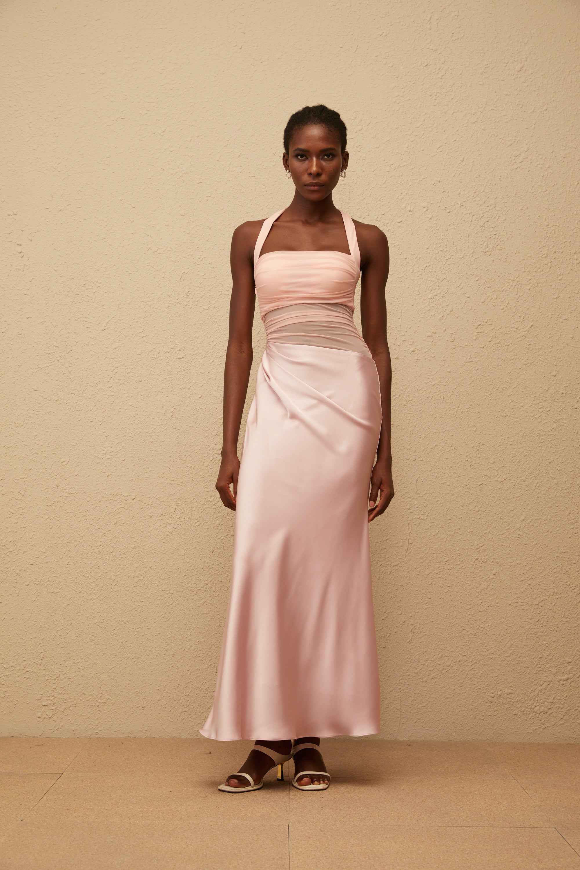 Taina – Rosa Maxikleid mit gerüschtem Netzeinsatz