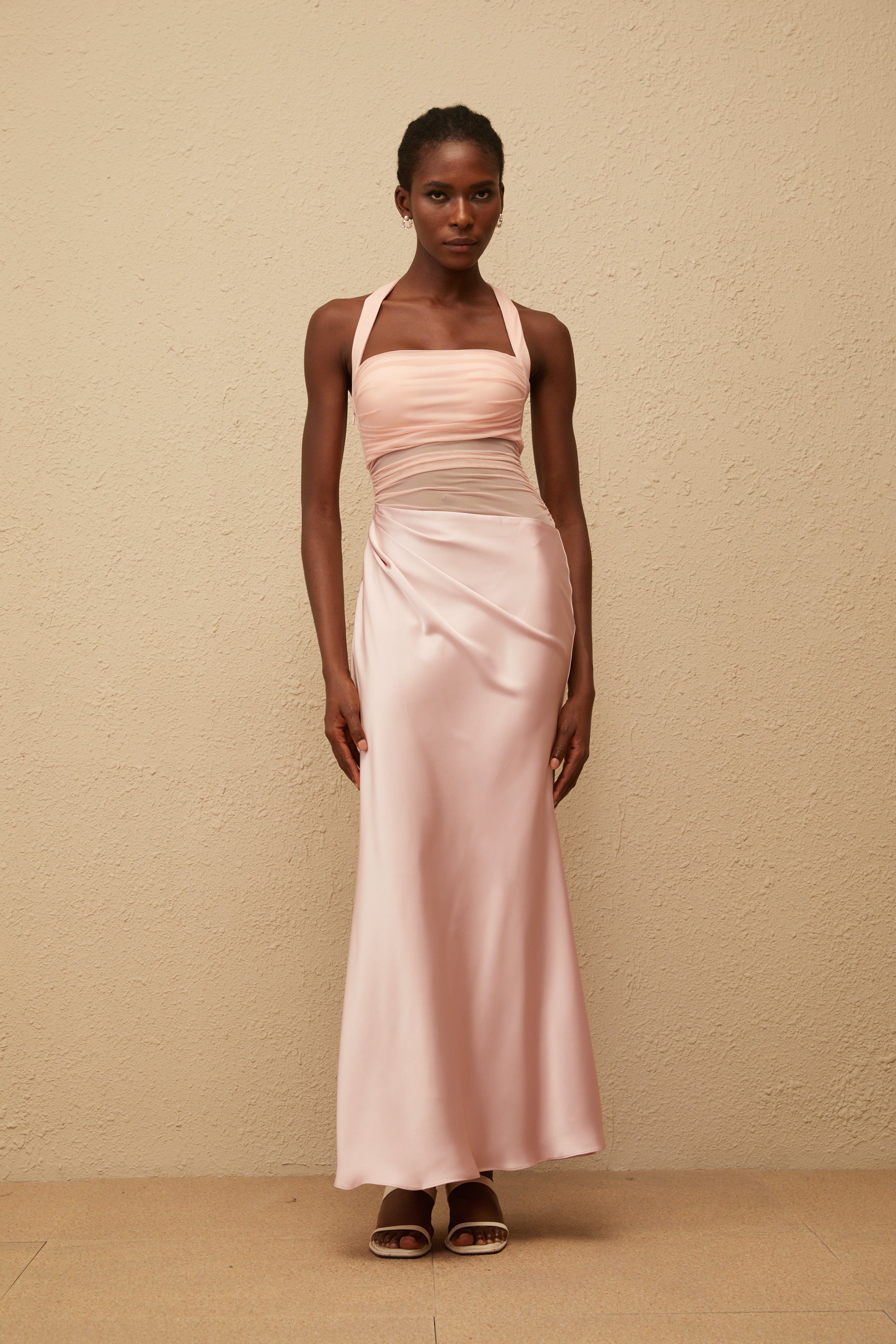 Taina – Rosa Maxikleid mit gerüschtem Netzeinsatz