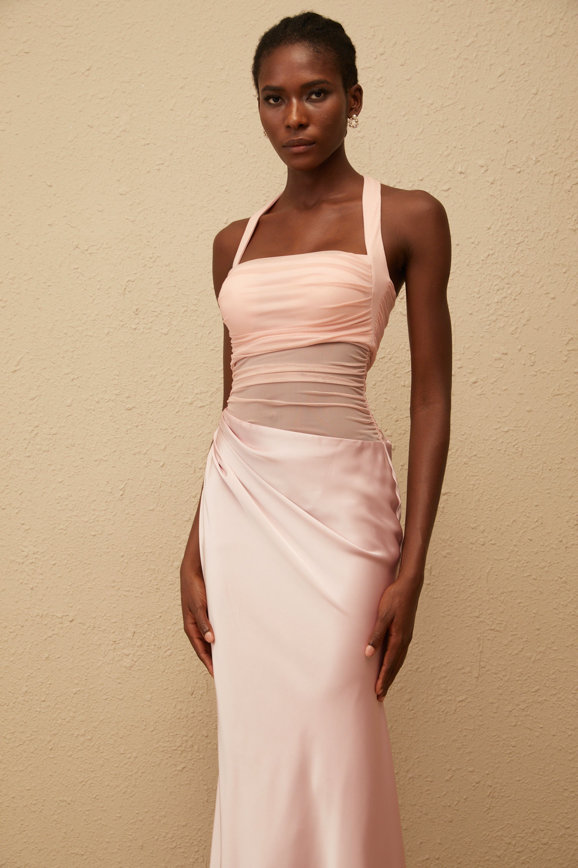 Taina – Rosa Maxikleid mit gerüschtem Netzeinsatz