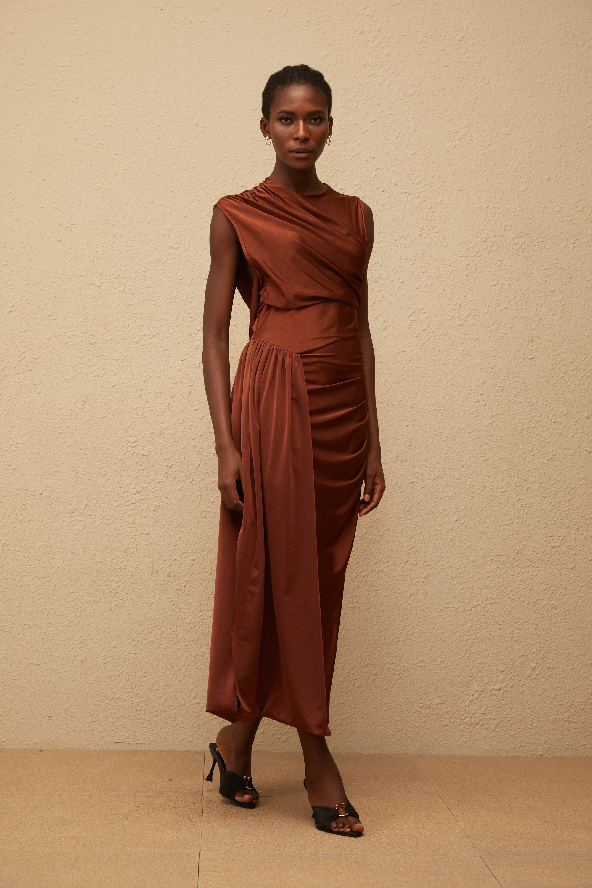 فستان ماكسي غير متماثل من رين براون