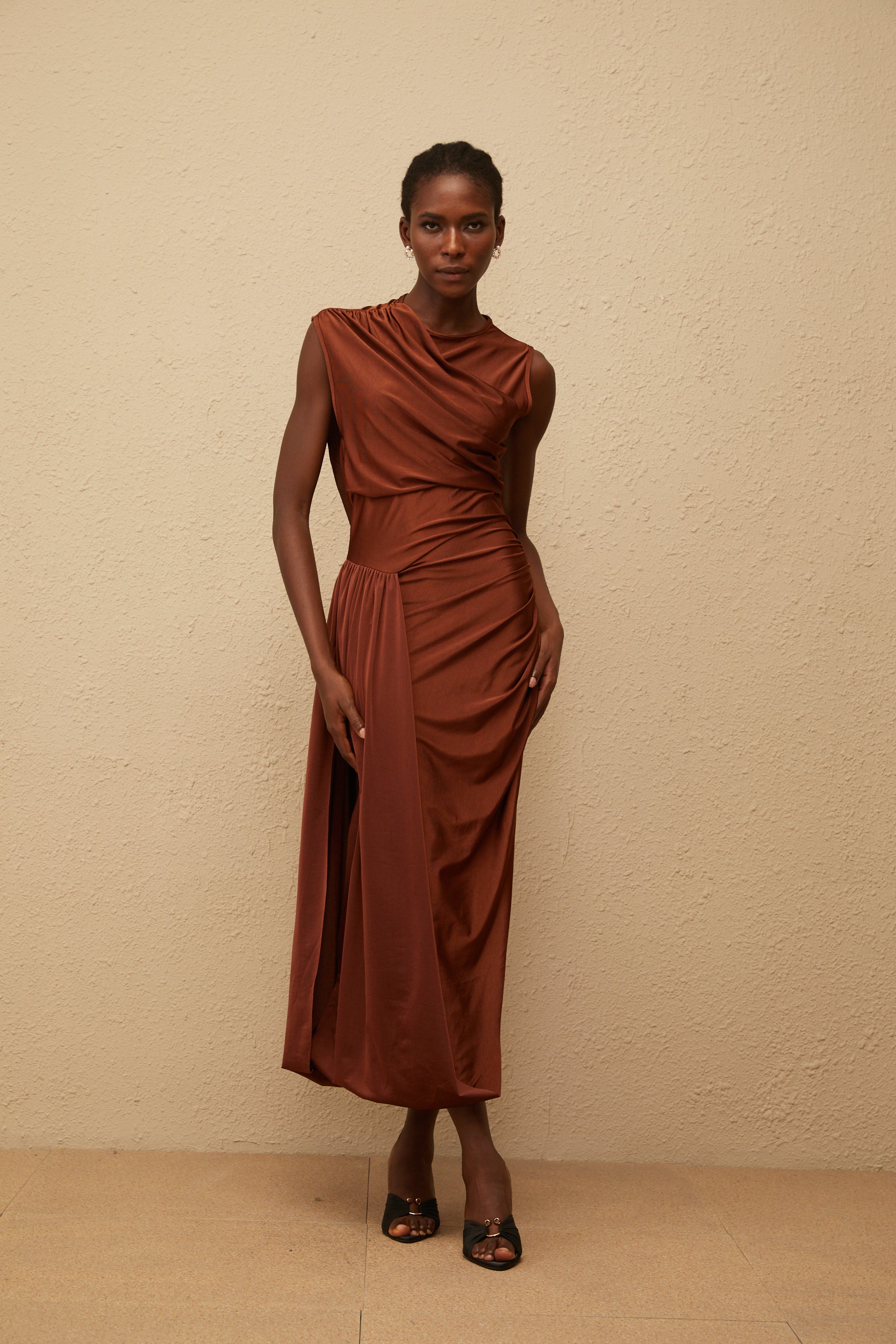 فستان ماكسي غير متماثل من رين براون