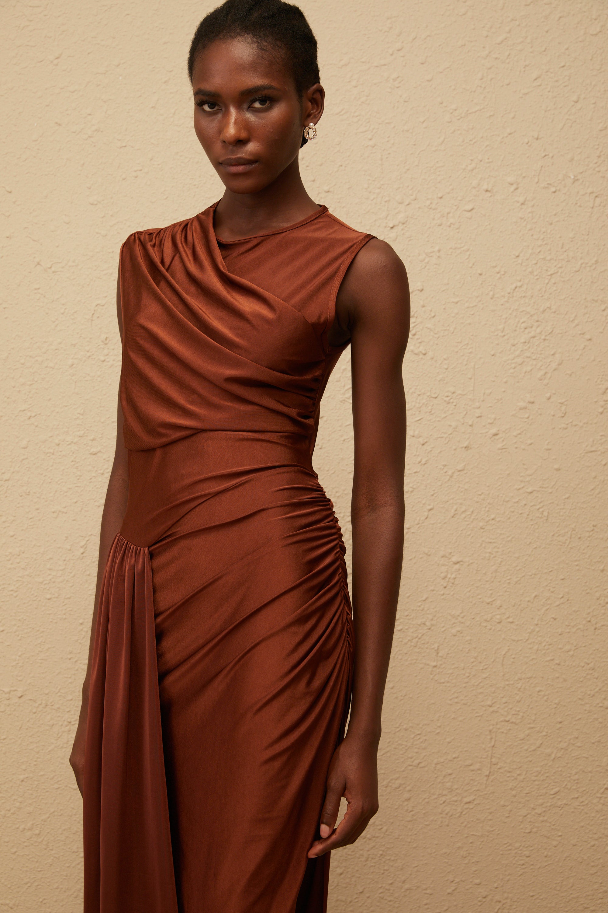 فستان ماكسي غير متماثل من رين براون