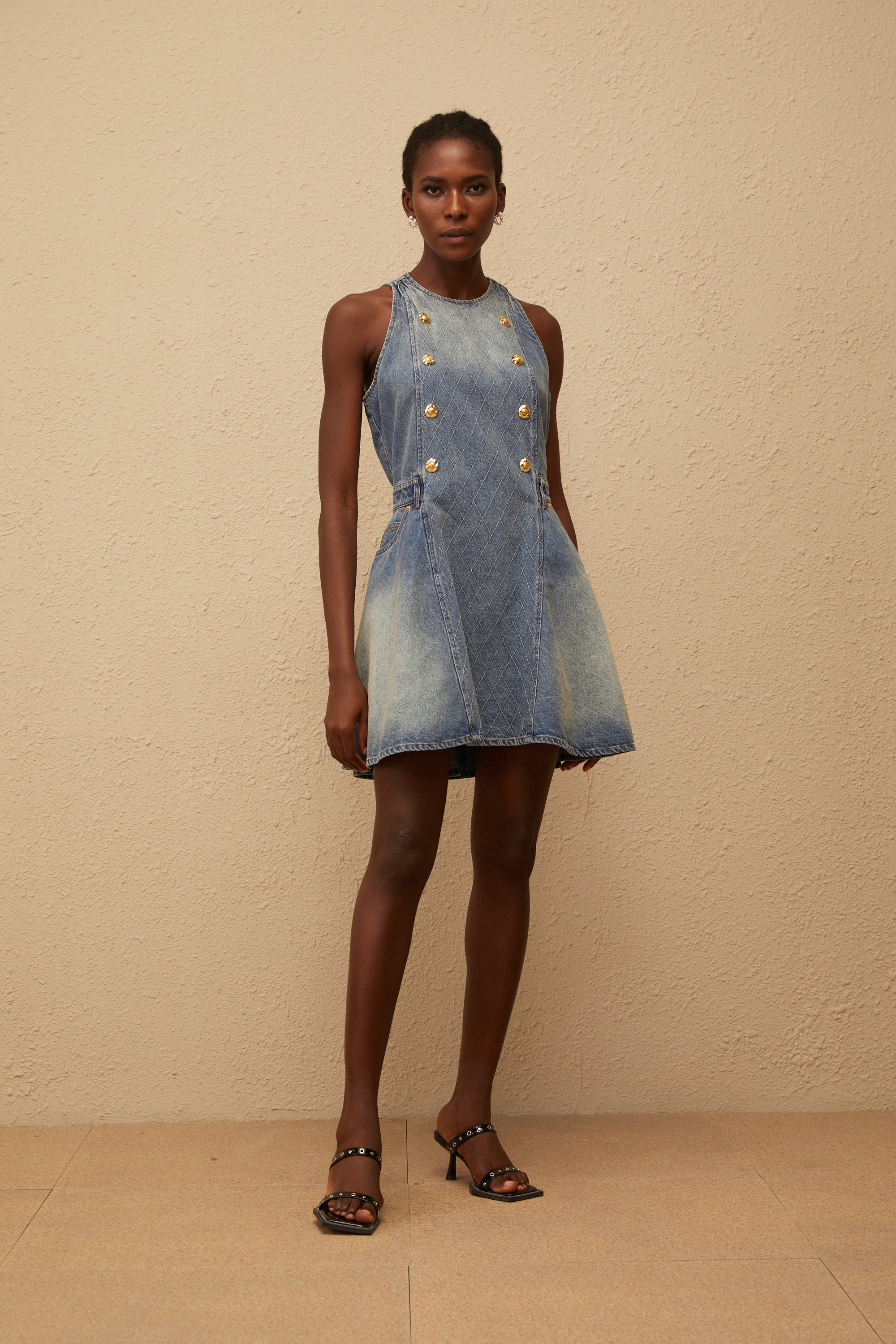 فستان جينز قصير بتأثير باهت من Gunnel Blue