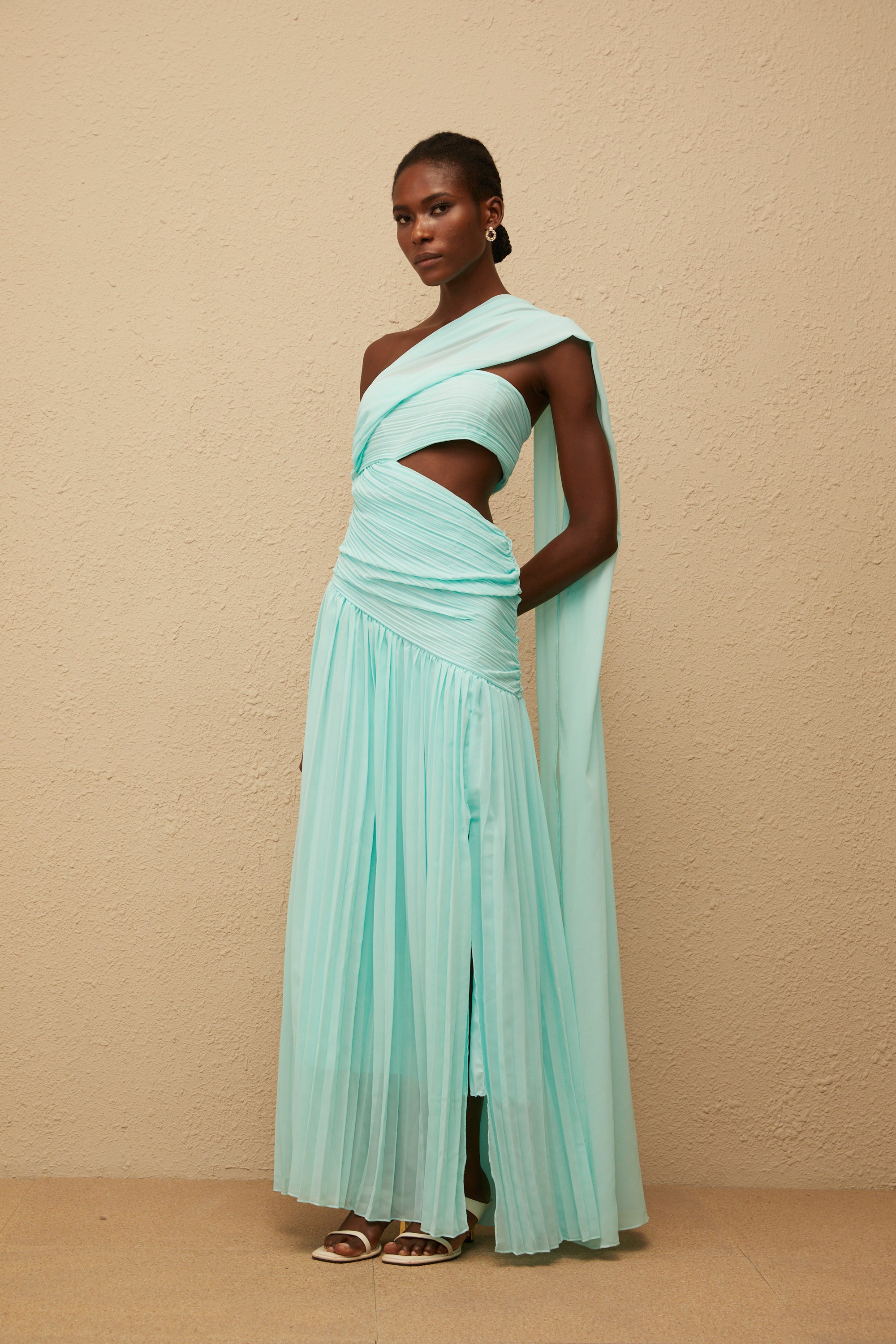 فستان كاترينا ماكسي مطوي غير متماثل باللون الأخضر النعناعي