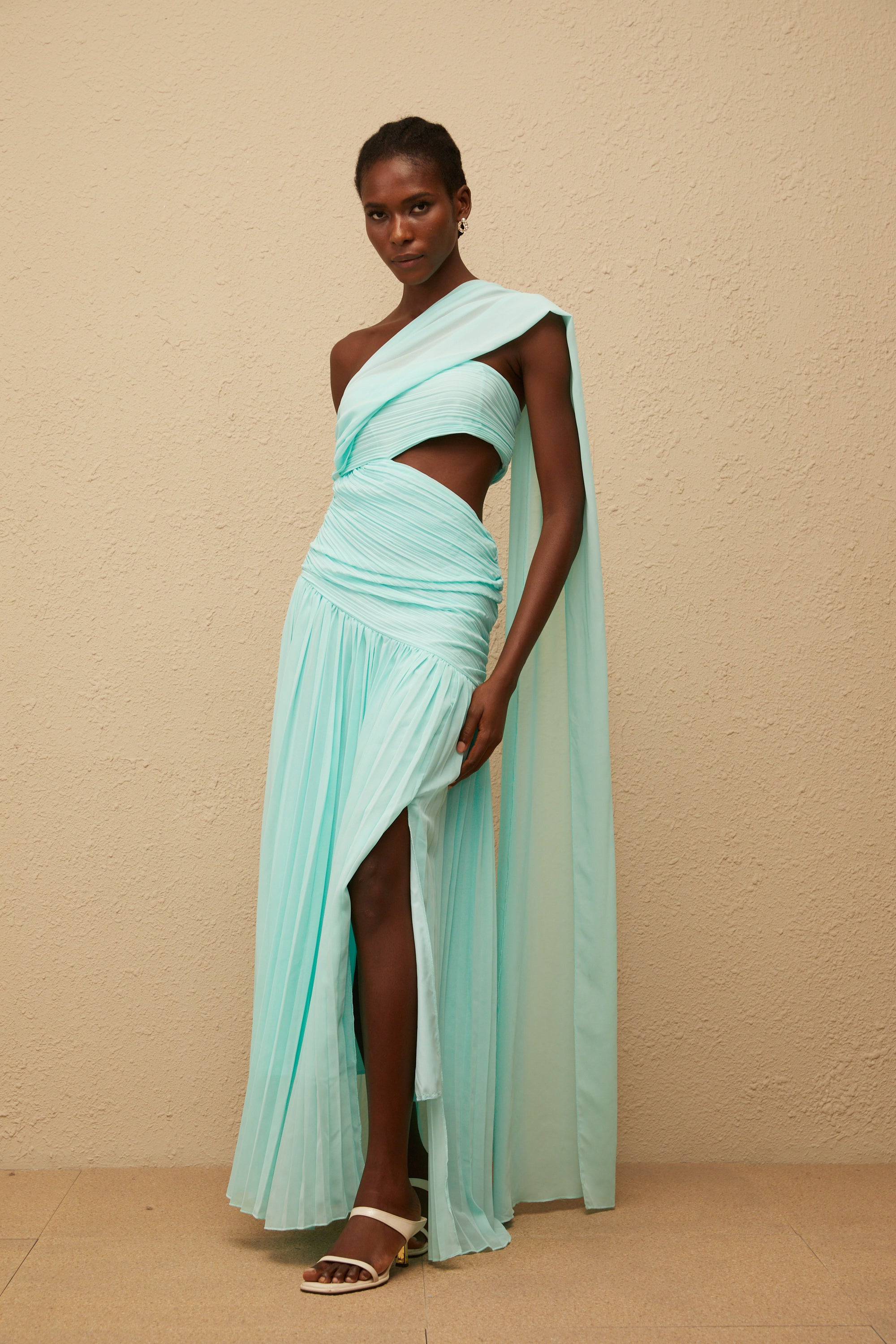 فستان كاترينا ماكسي مطوي غير متماثل باللون الأخضر النعناعي