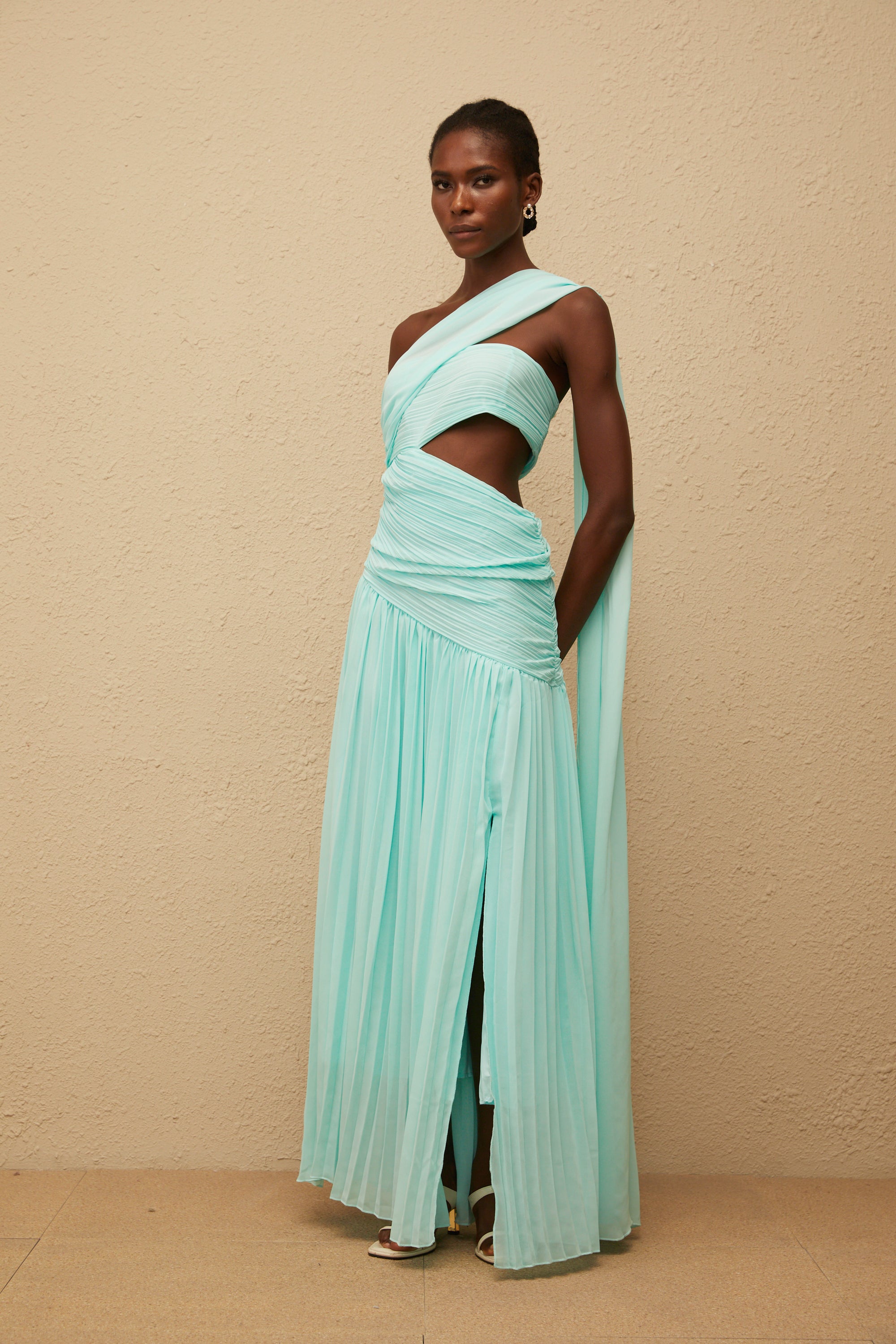 فستان كاترينا ماكسي مطوي غير متماثل باللون الأخضر النعناعي