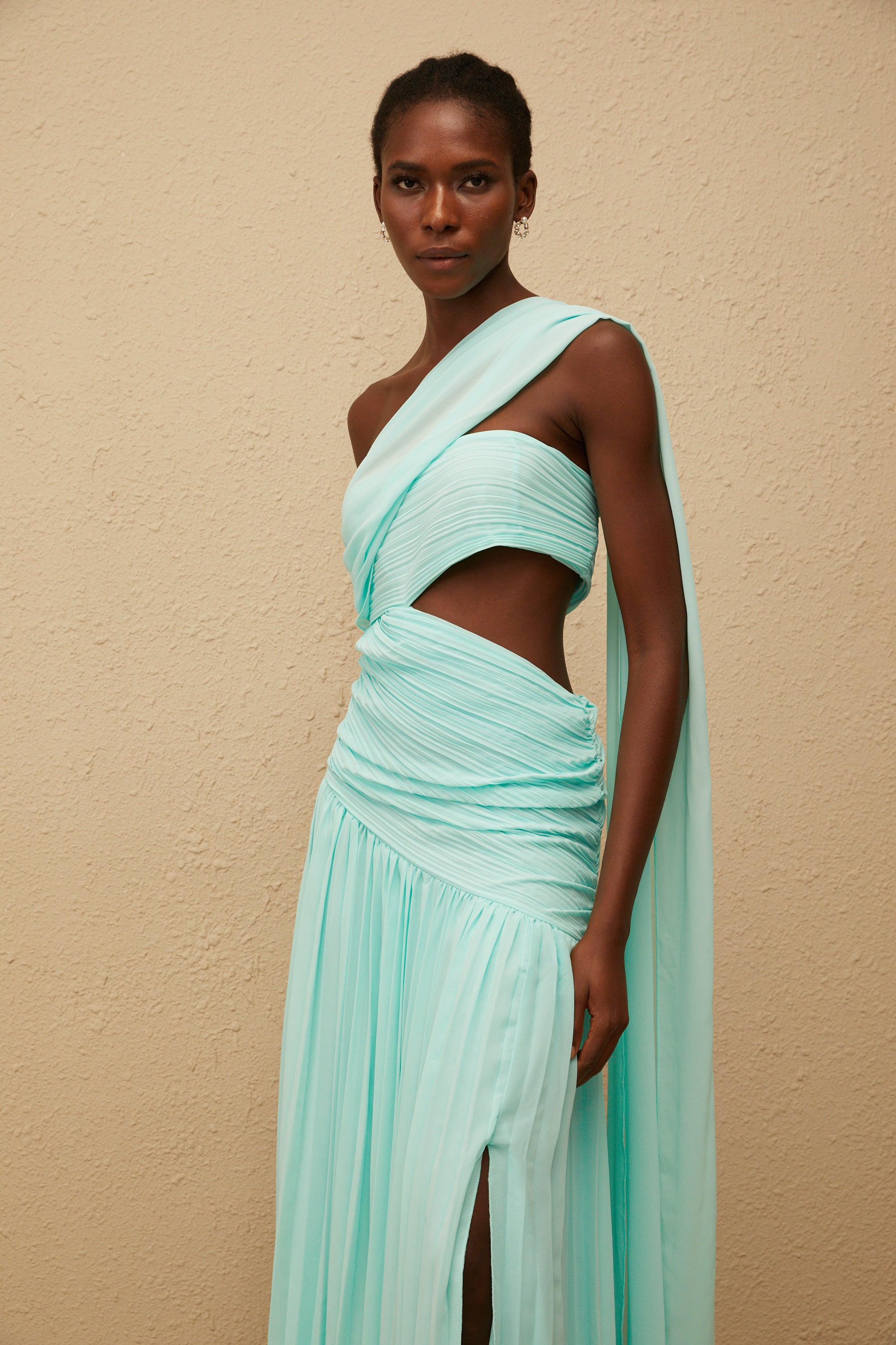 فستان كاترينا ماكسي مطوي غير متماثل باللون الأخضر النعناعي