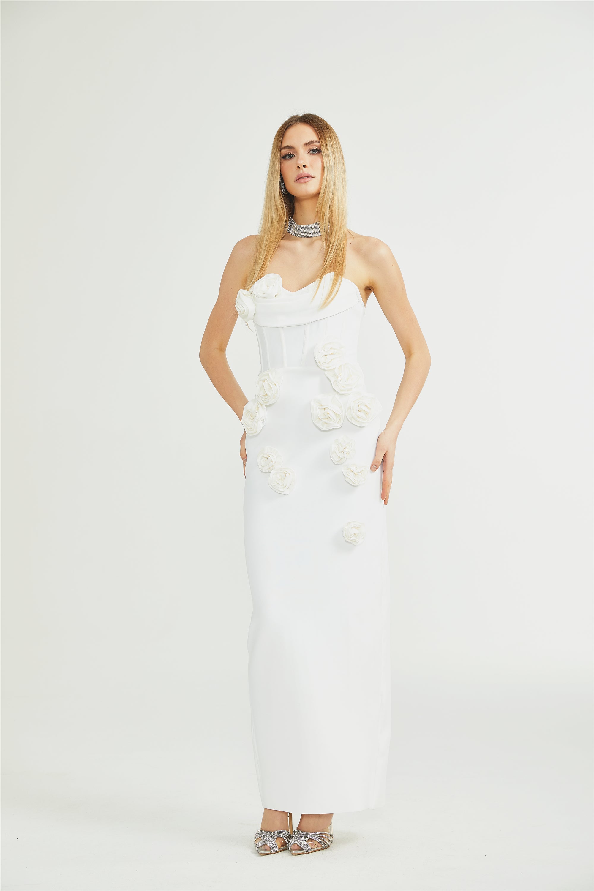 فستان جينيفيف المزهر بدون أكتاف