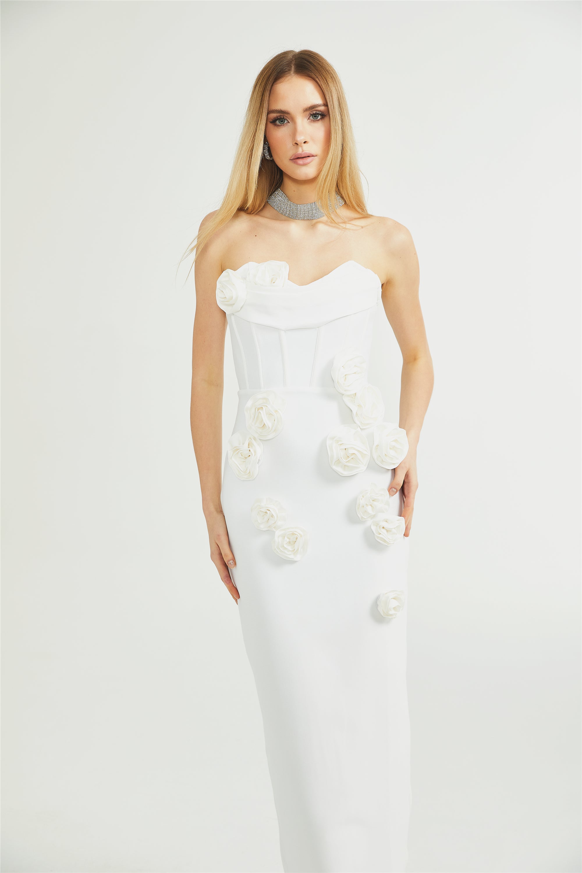 فستان جينيفيف المزهر بدون أكتاف