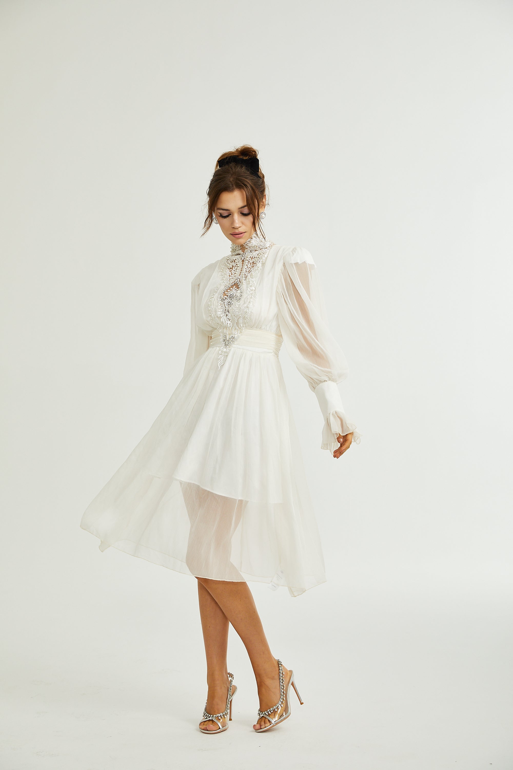 فستان ميراج مزين بتفاصيل الدانتيل