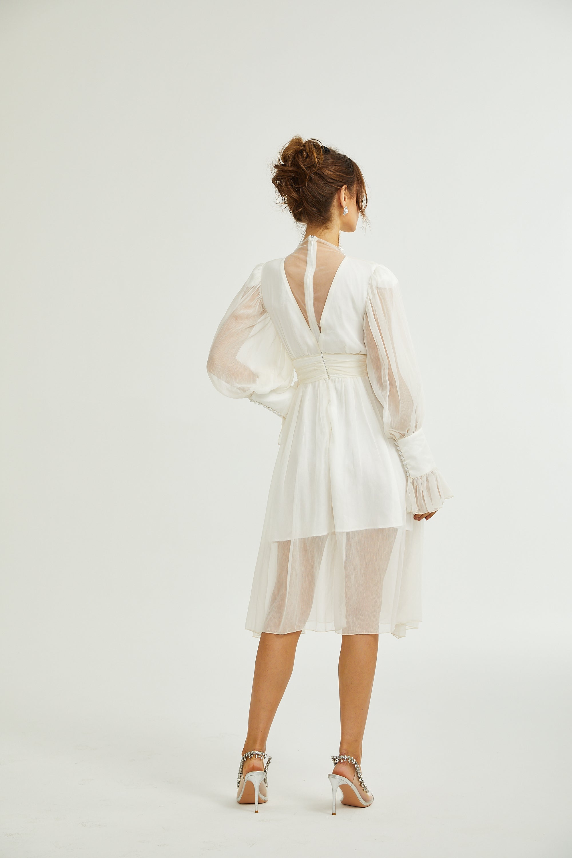 فستان ميراج مزين بتفاصيل الدانتيل