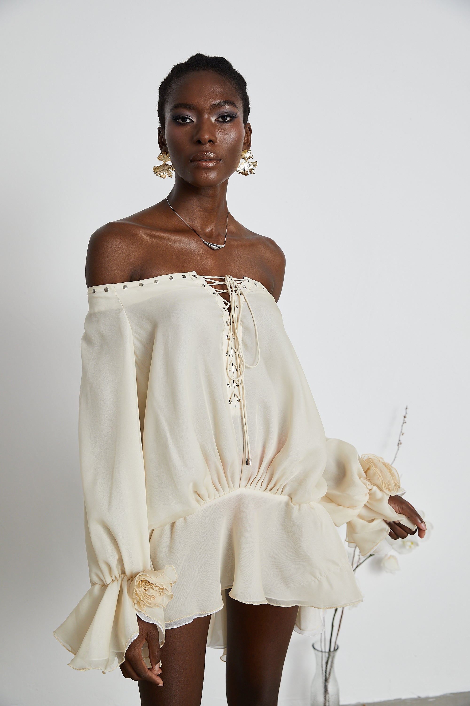 فستان ليزيت شيفون قصير بدون أكتاف