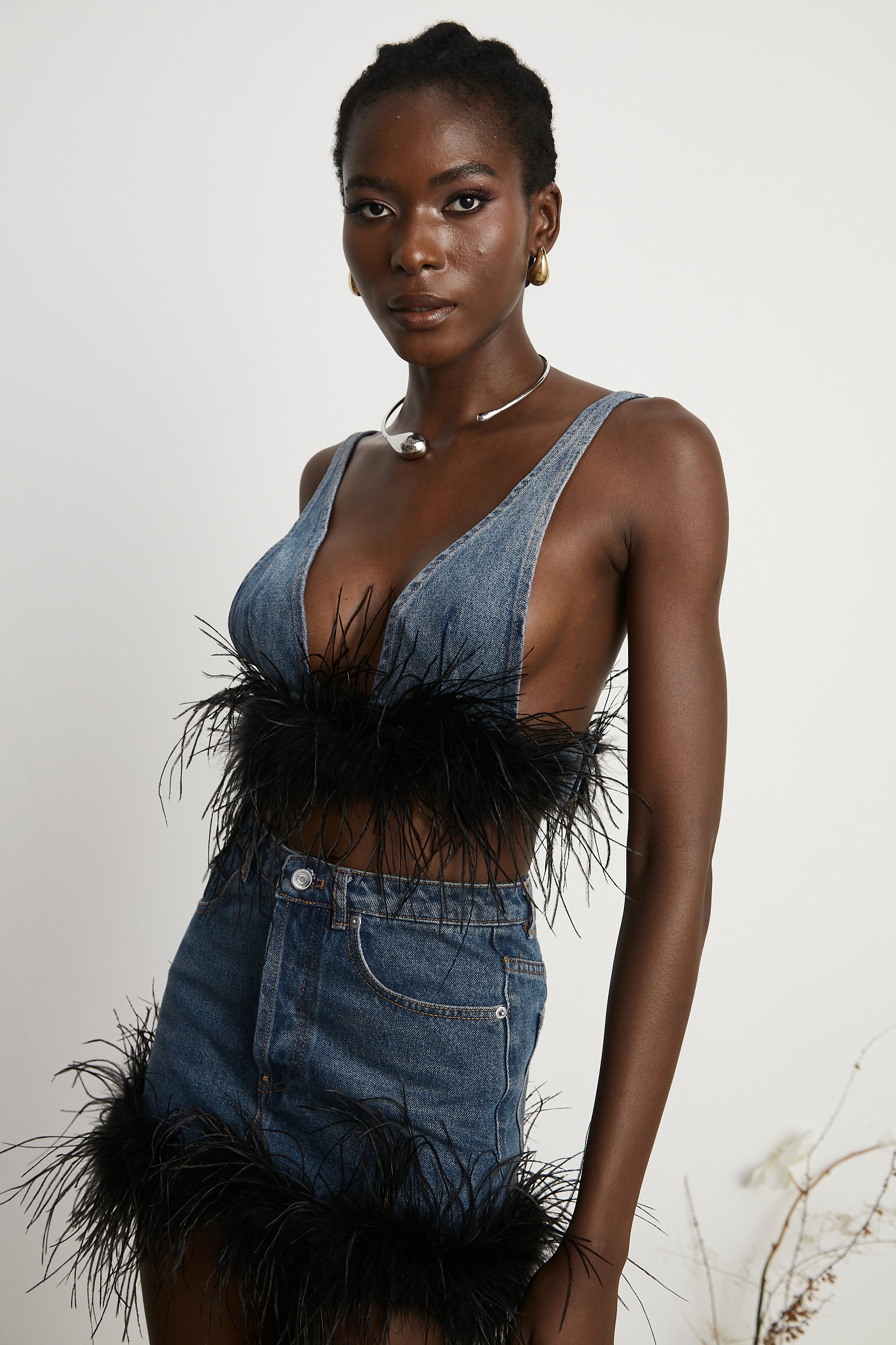 طقم تنورة وقميص من قماش الدنيم من ريش ميليا