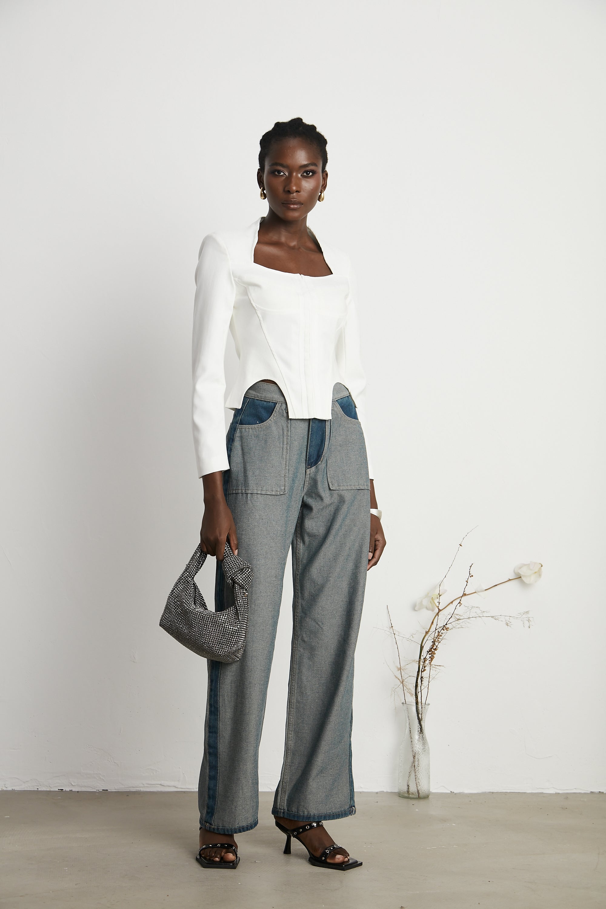 بلوزة كورسيه بأكمام طويلة باللون الأبيض من إيفيت