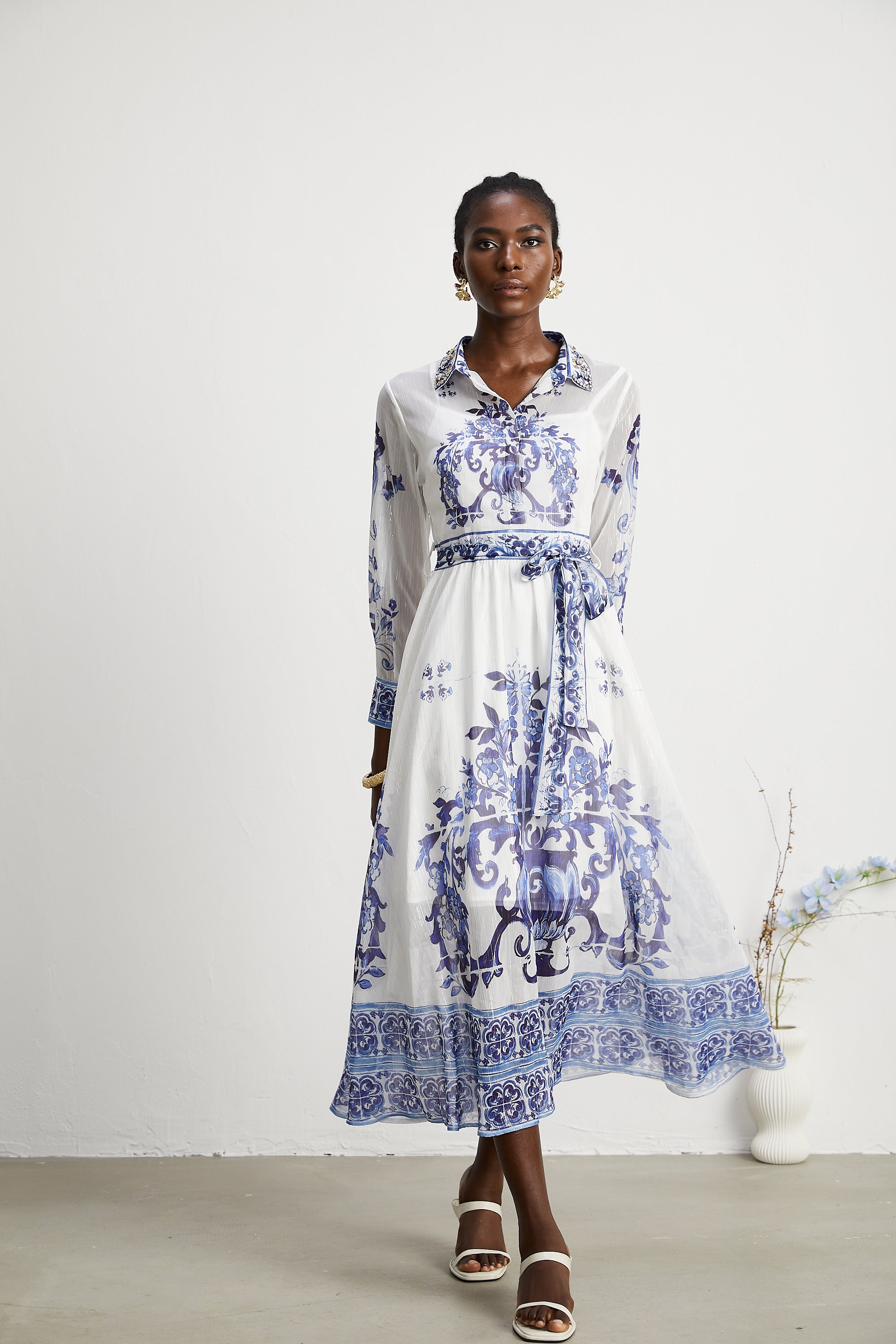 Isabelle Midikleid mit Musterdruck und Cinch-Taille