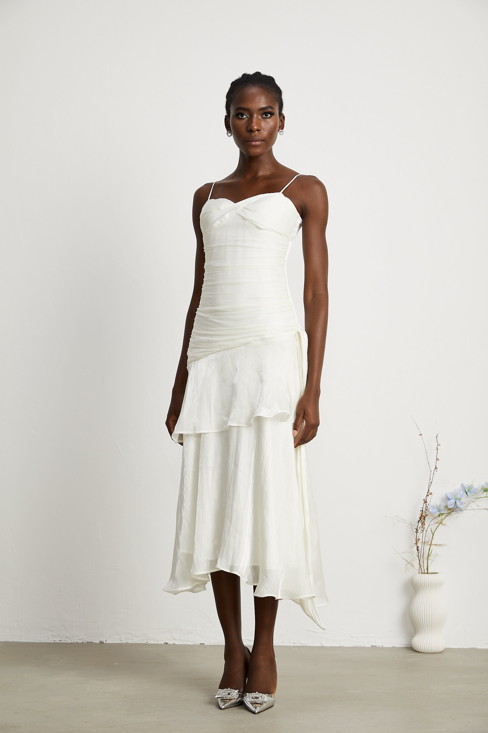 فستان ميدي متعدد الطبقات ذو حافة مكشكشة من Bérénice (بيع نهائي - الولايات المتحدة فقط)