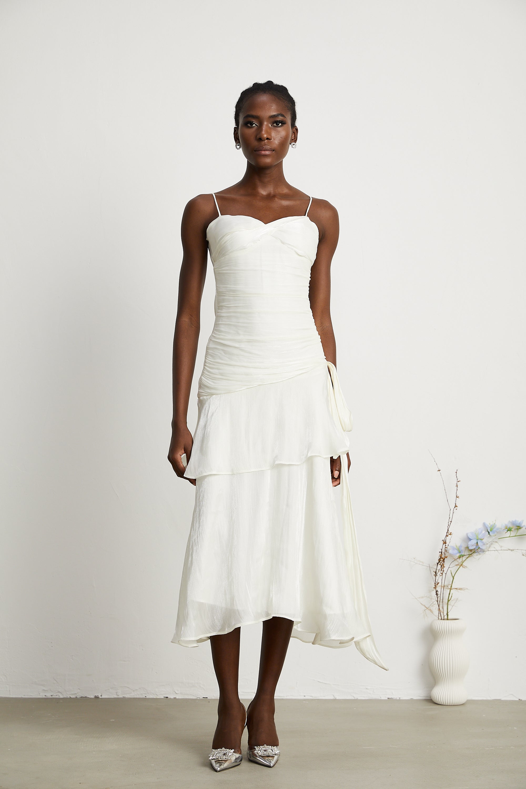 فستان ميدي متعدد الطبقات ذو حافة مكشكشة من Bérénice (بيع نهائي - الولايات المتحدة فقط)