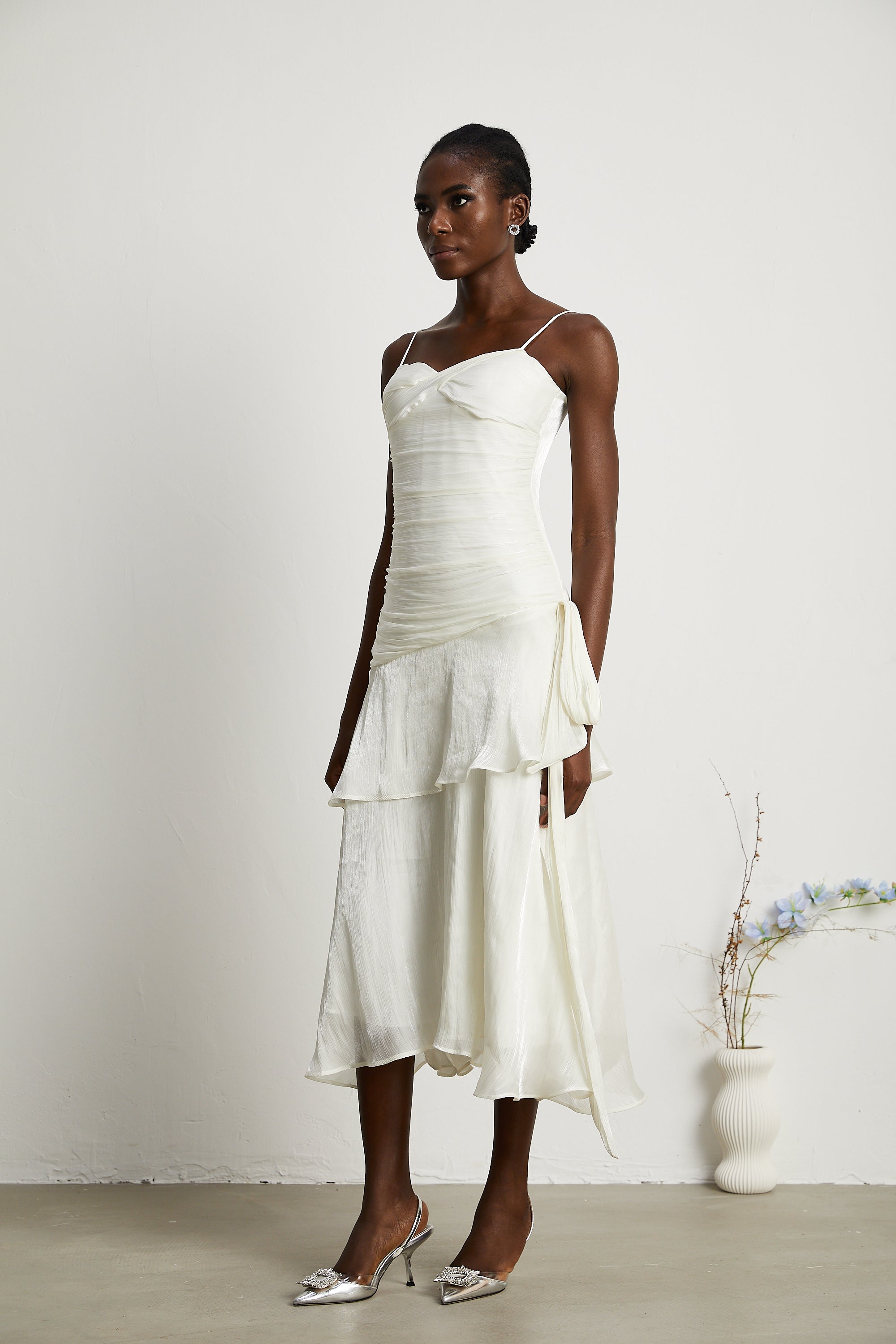 فستان ميدي متعدد الطبقات ذو حافة مكشكشة من Bérénice (بيع نهائي - الولايات المتحدة فقط)