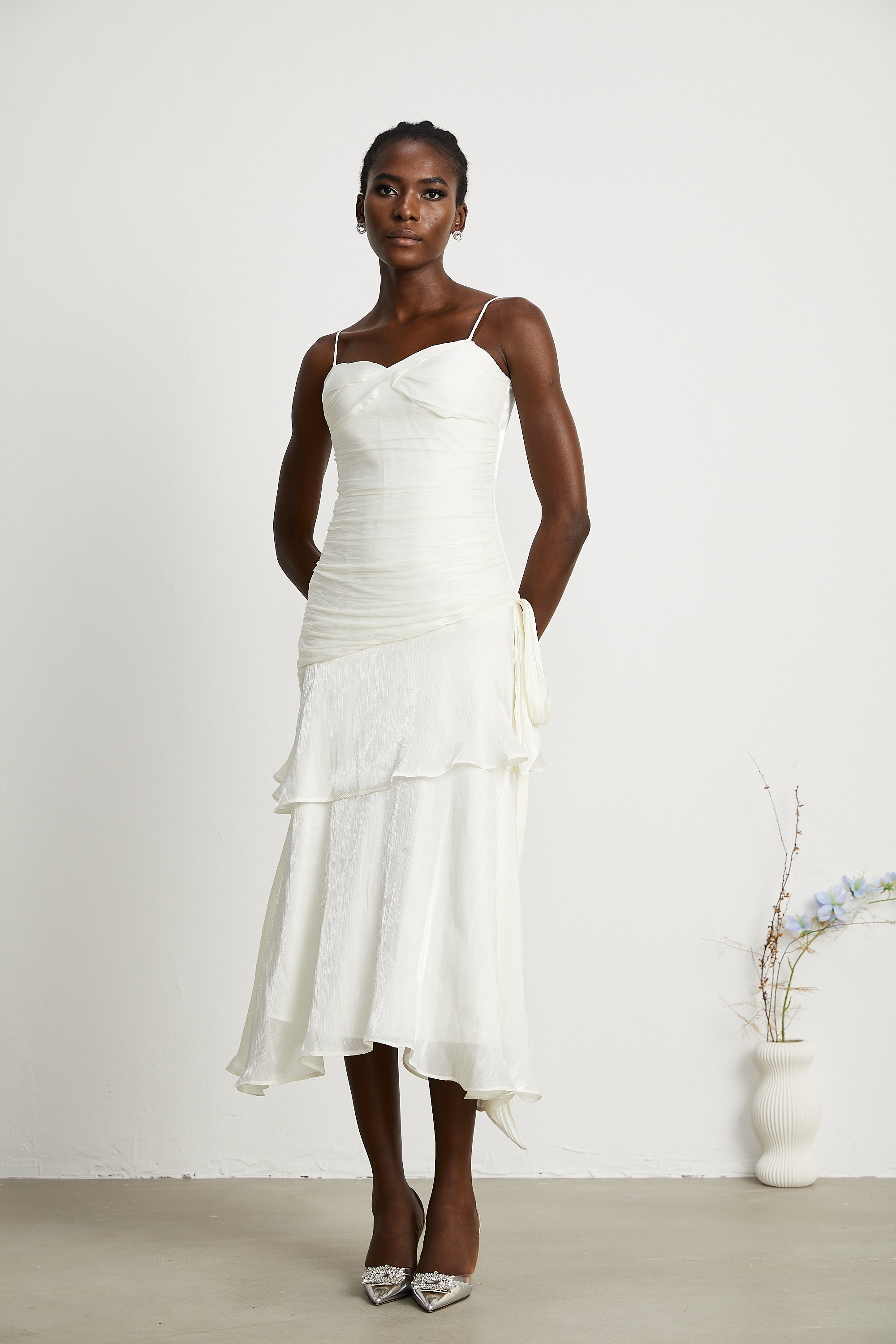 فستان ميدي متعدد الطبقات ذو حافة مكشكشة من Bérénice (بيع نهائي - الولايات المتحدة فقط)