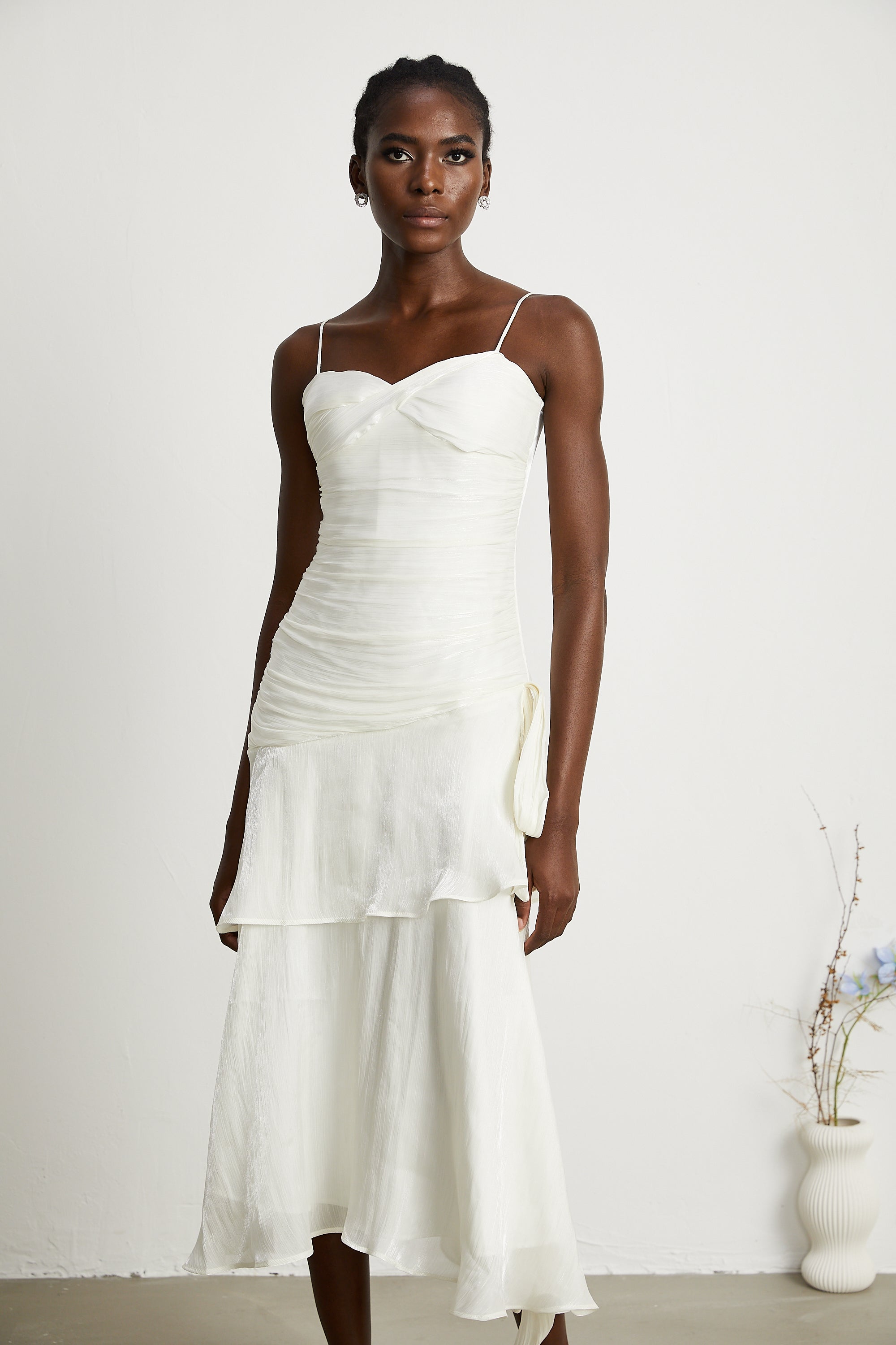 فستان ميدي متعدد الطبقات ذو حافة مكشكشة من Bérénice (بيع نهائي - الولايات المتحدة فقط)