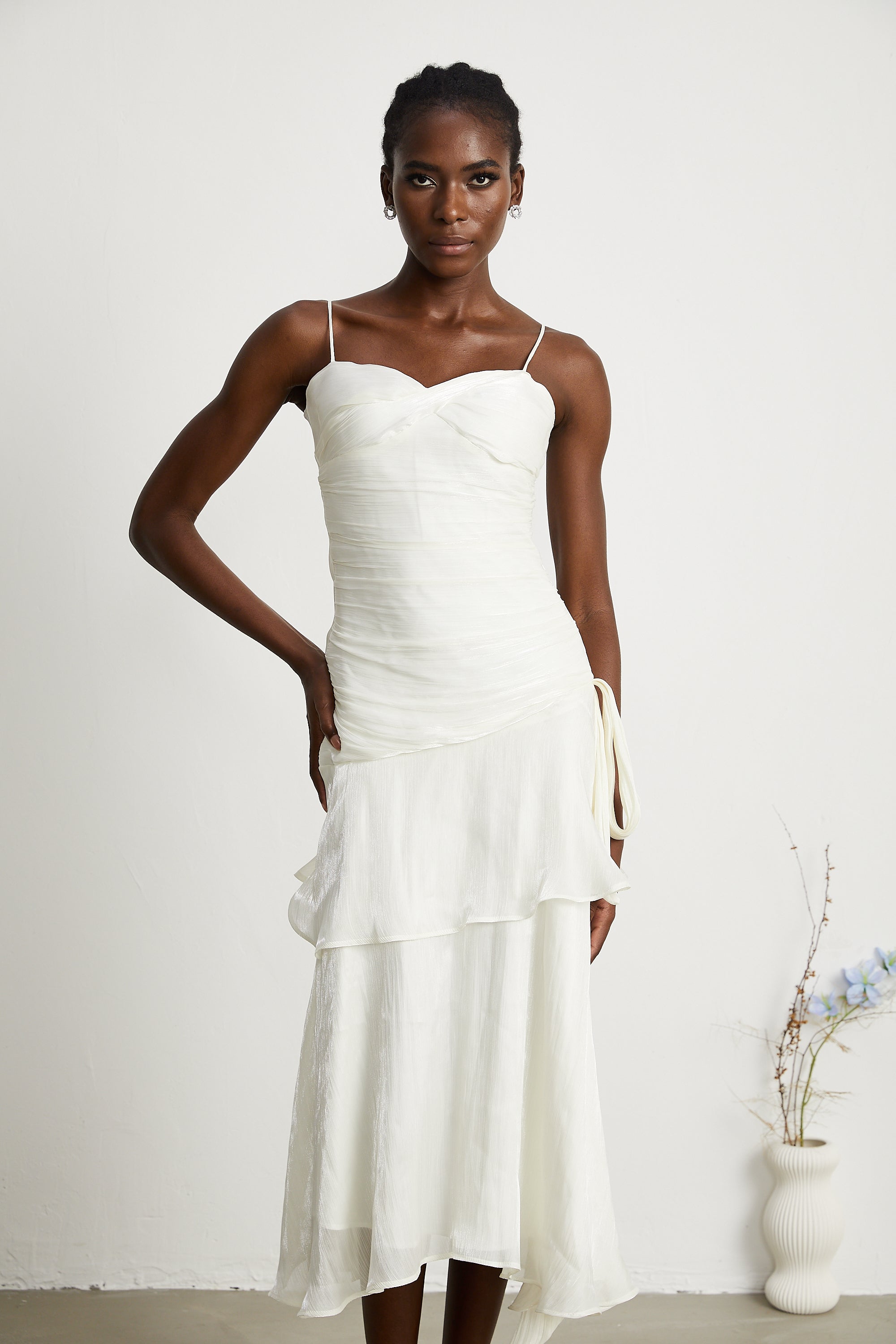 فستان ميدي متعدد الطبقات ذو حافة مكشكشة من Bérénice (بيع نهائي - الولايات المتحدة فقط)