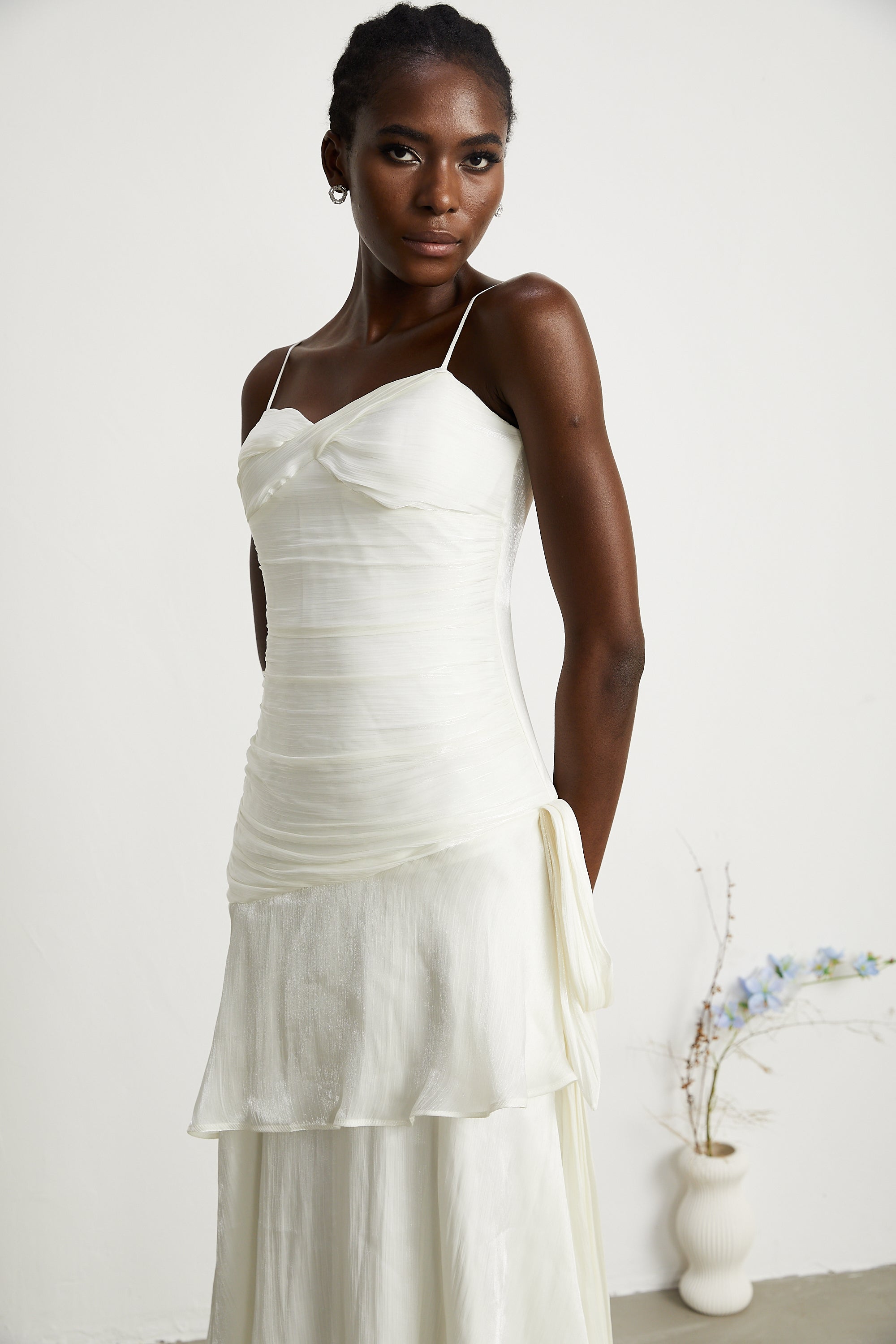 فستان ميدي متعدد الطبقات ذو حافة مكشكشة من Bérénice (بيع نهائي - الولايات المتحدة فقط)