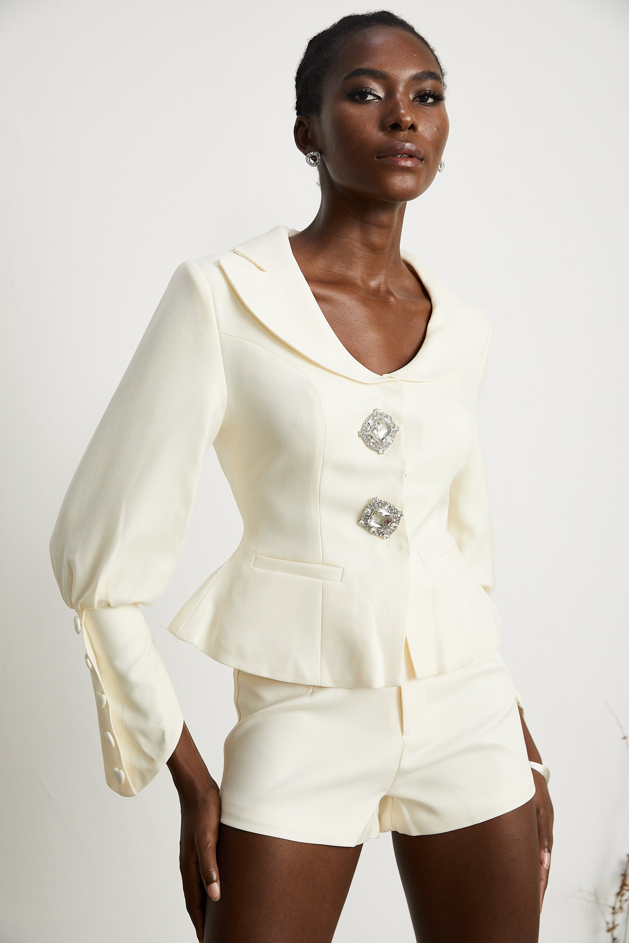 Passendes Set aus Jacke und Shorts von Iselin